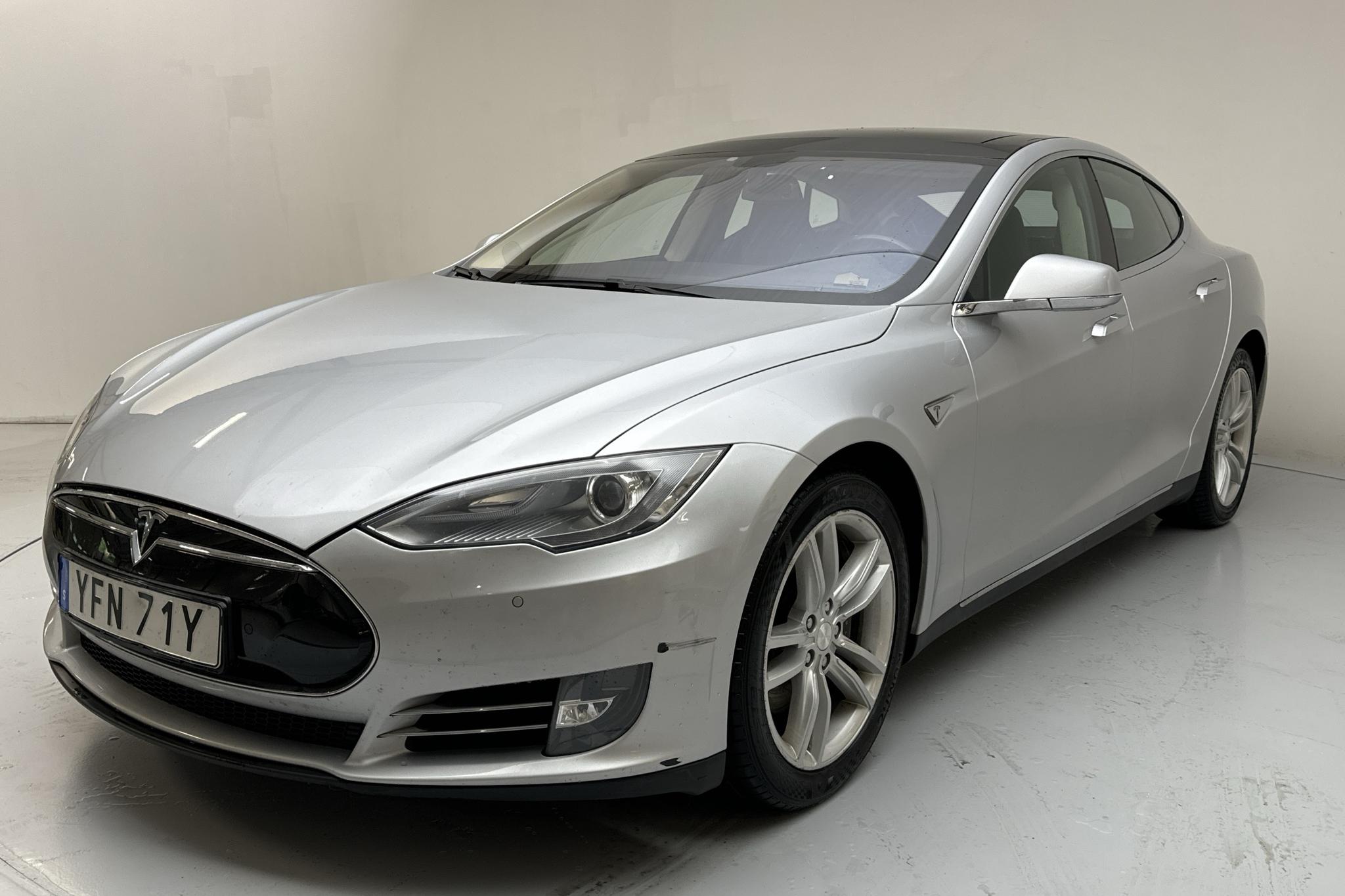 Tesla Model S 85 (367hk) - 170 860 km - Automaatne - hõbe - 2014