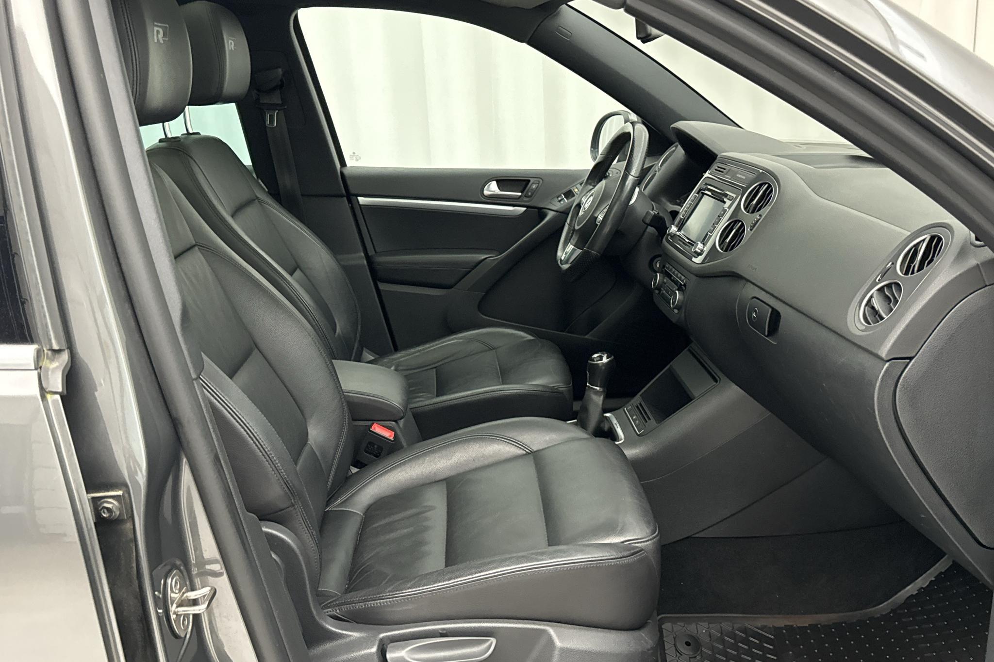 VW Tiguan 1.4 TSI 4MOTION (160hk) - 110 280 km - Manualna - Dark Grey - 2015
