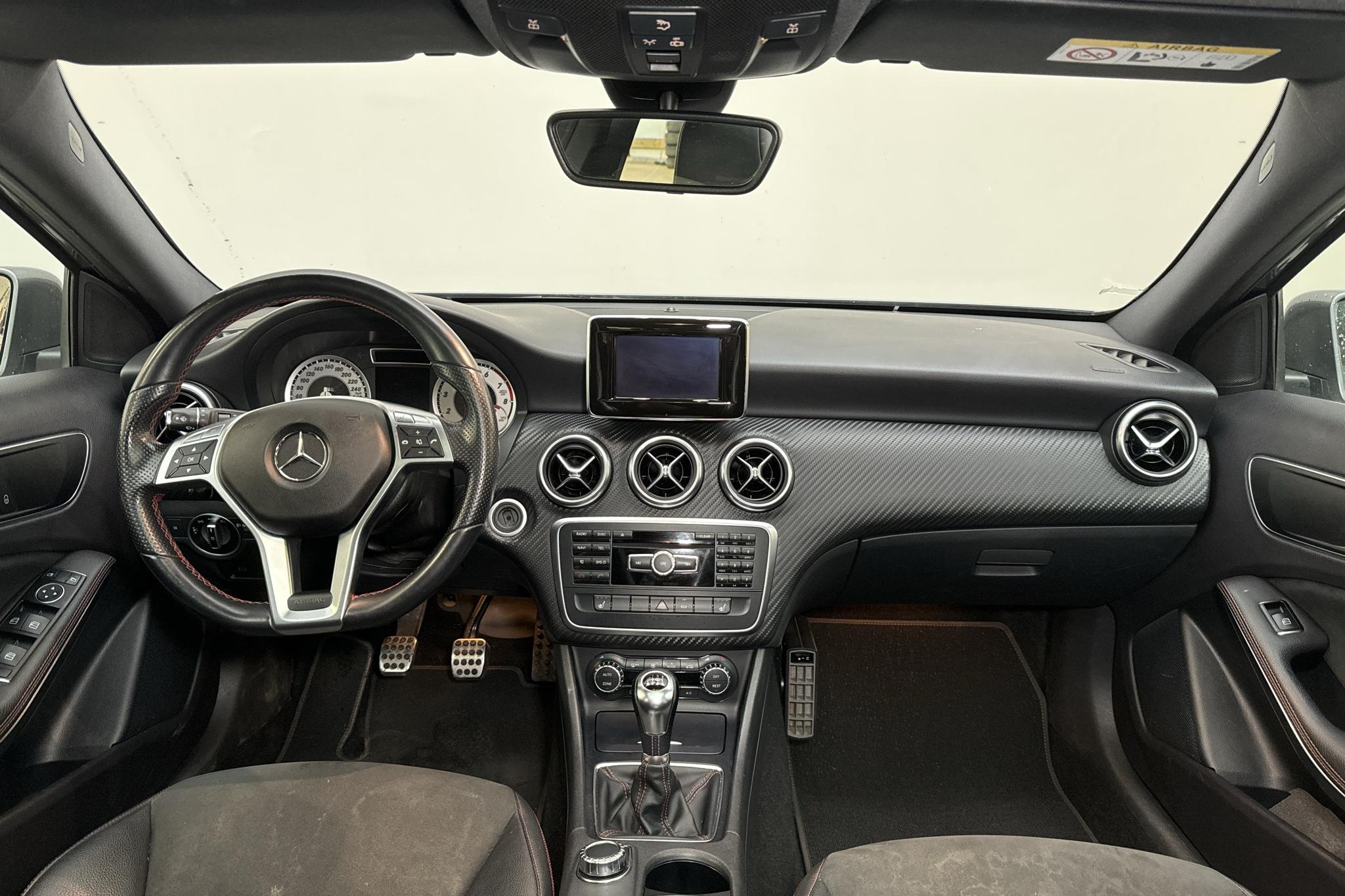 Mercedes A 180 5dr W176 (122hk) - 119 160 km - Manualna - Dark Grey - 2014