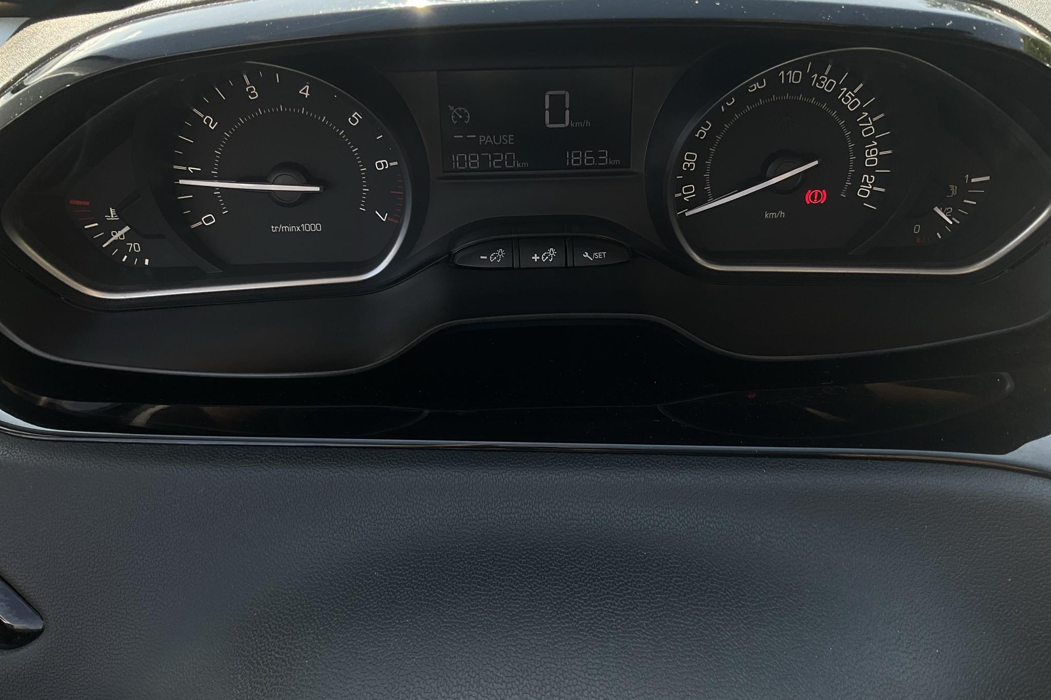 Peugeot 208 PureTech 5dr (82hk) - 108 720 km - Manualna - Dark Grey - 2016