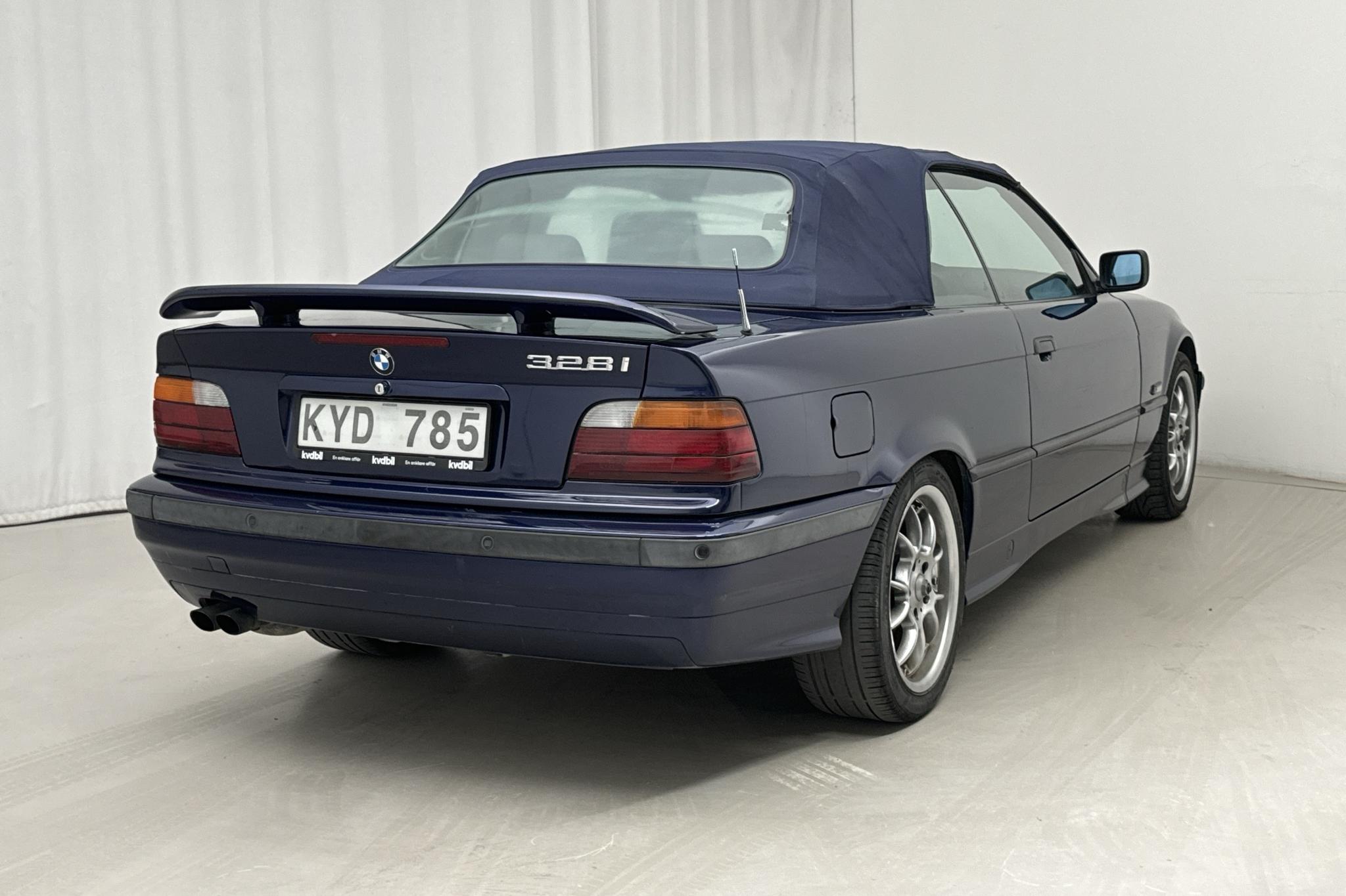 BMW 328Ci Cabriolet, E36 (193hk) - 12 568 mil - Manuell - blå - 1996