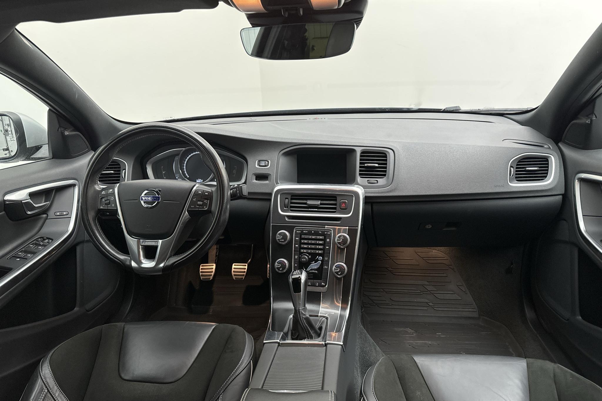 Volvo S60 D3 (150hk) - 9 882 mil - Manuell - grå - 2018