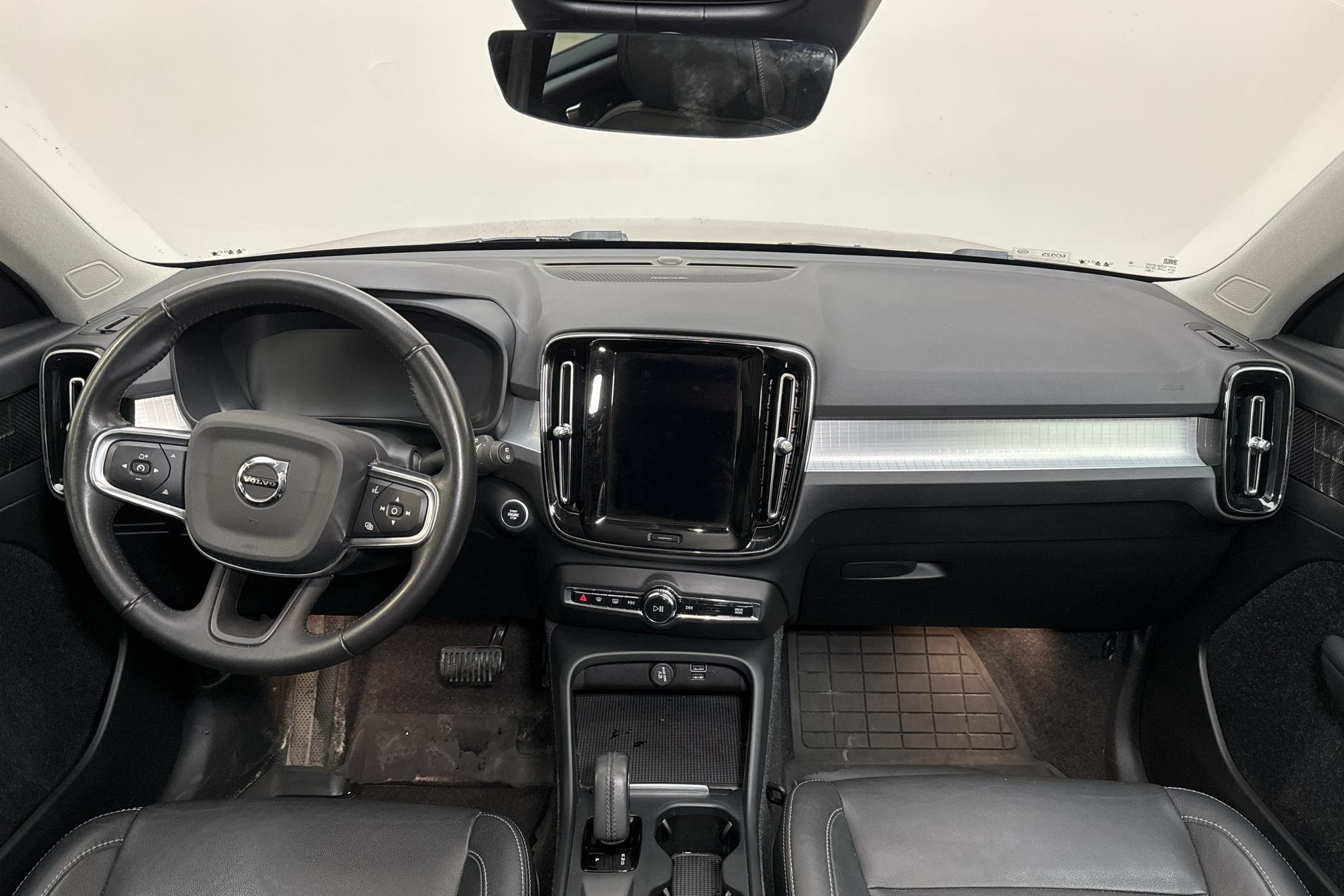 Volvo XC40 B4 2WD (197hk) - 6 878 mil - Automat - grå - 2021