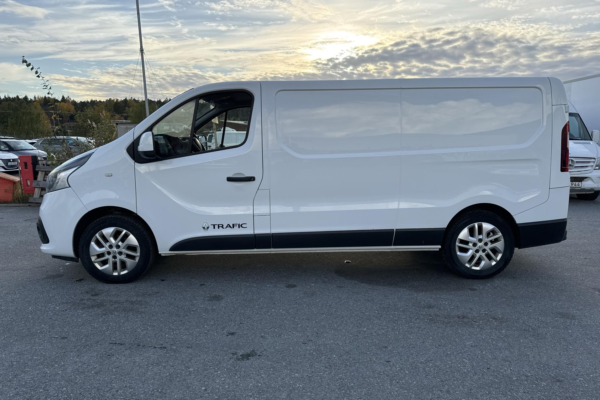 Renault Trafic 1.6 dCi Skåp (125hk) - 118 350 km - Käsitsi - valge - 2018