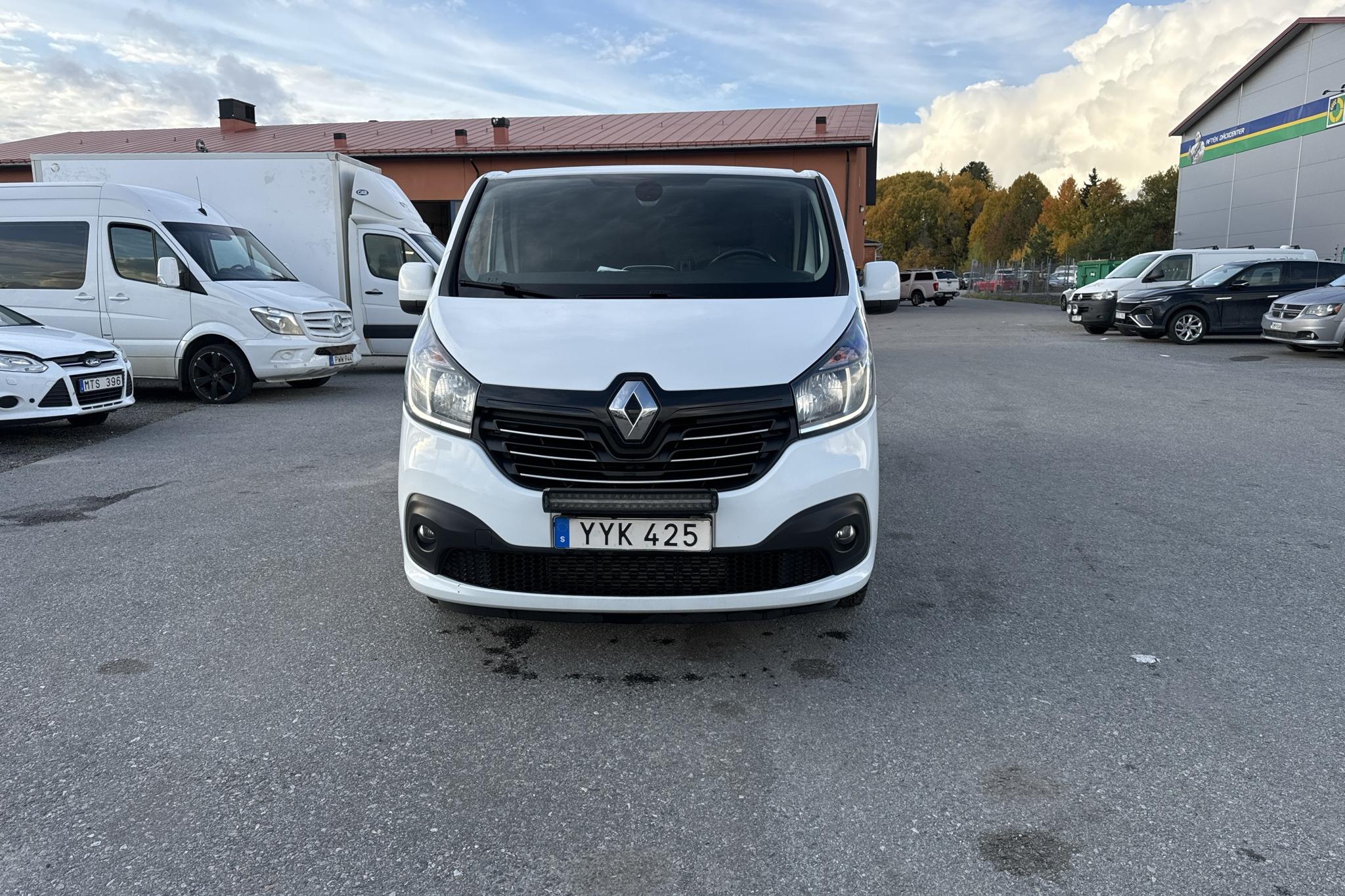 Renault Trafic 1.6 dCi Skåp (125hk) - 11 835 mil - Manuell - vit - 2018