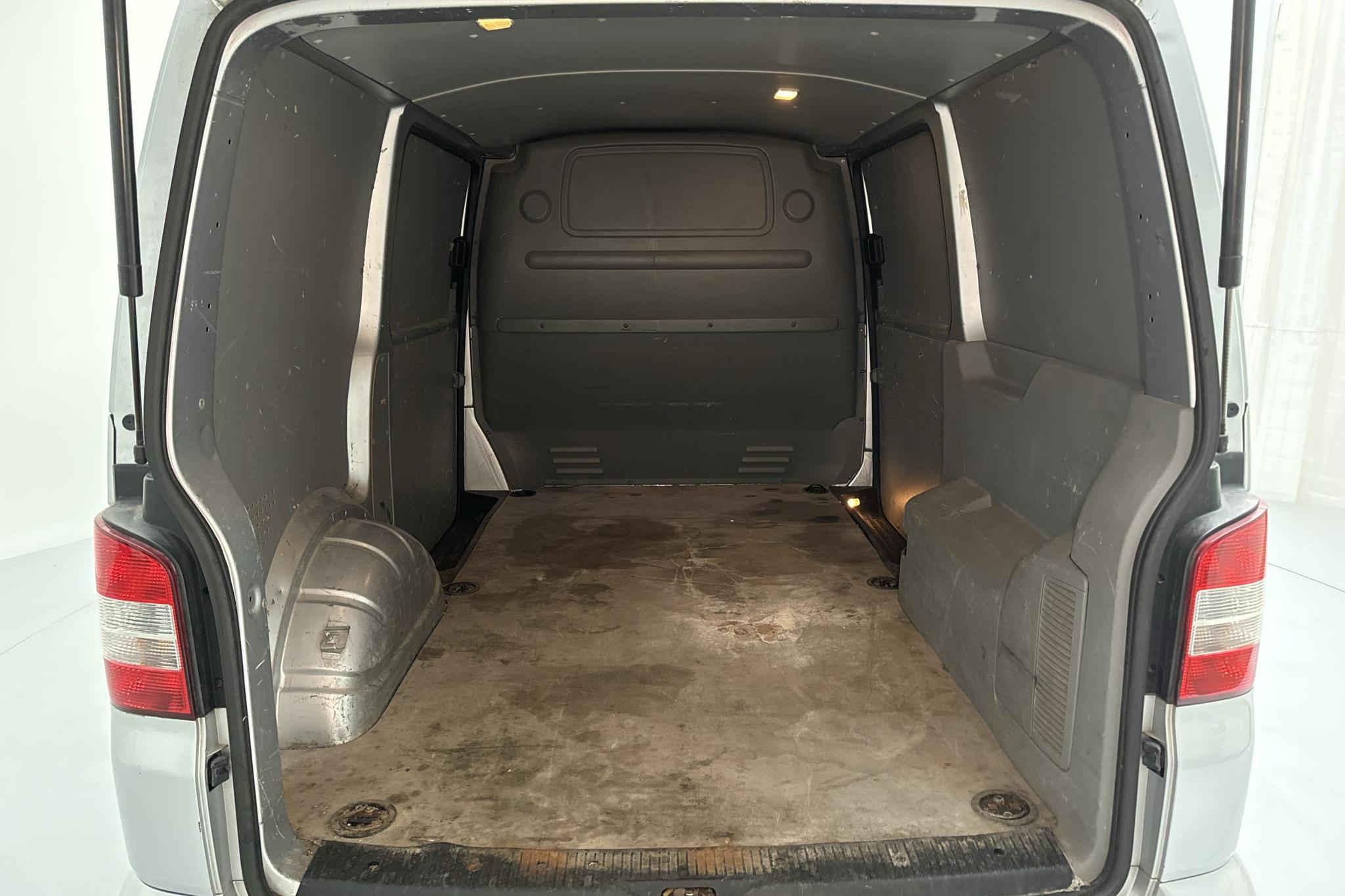 VW Transporter T5 2.0 TDI (180hk) - 154 850 km - Automaatne - hõbe - 2014