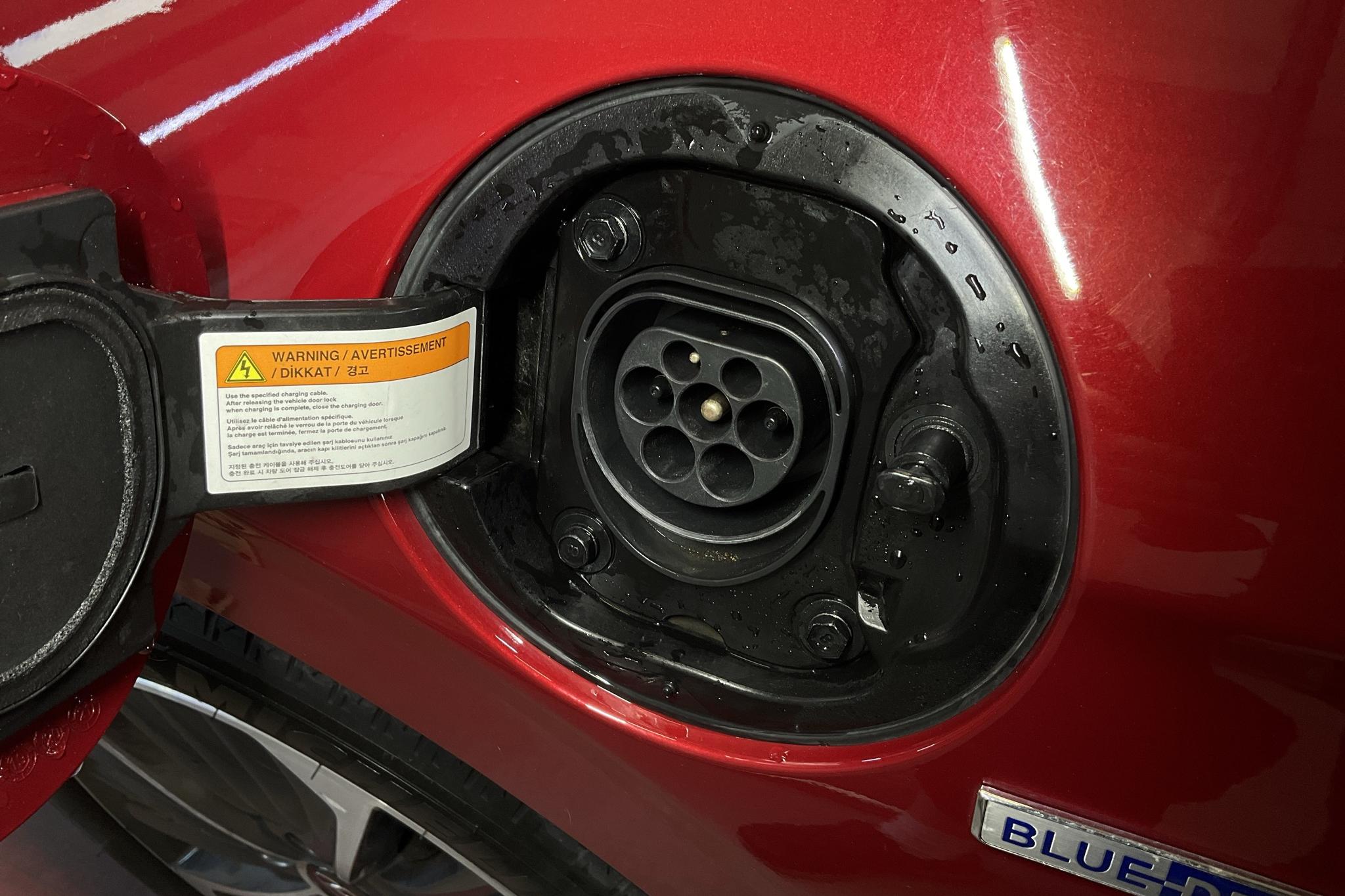 Hyundai IONIQ Plug-in (141hk) - 4 153 mil - Automat - röd - 2020