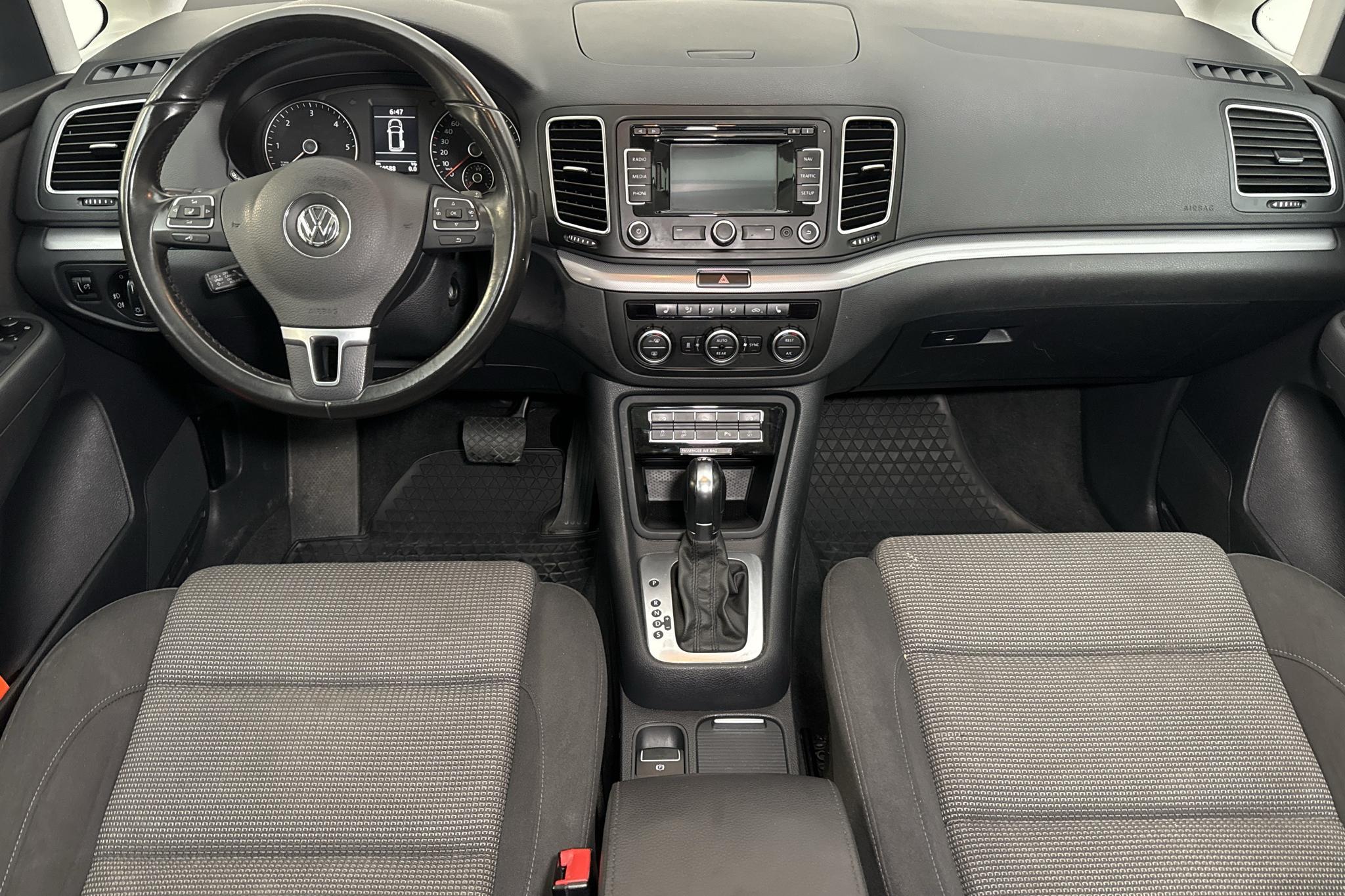 VW Sharan 2.0 TDI BlueMotion Technology (140hk) - 269 590 km - Automatic - Dark Brown - 2014