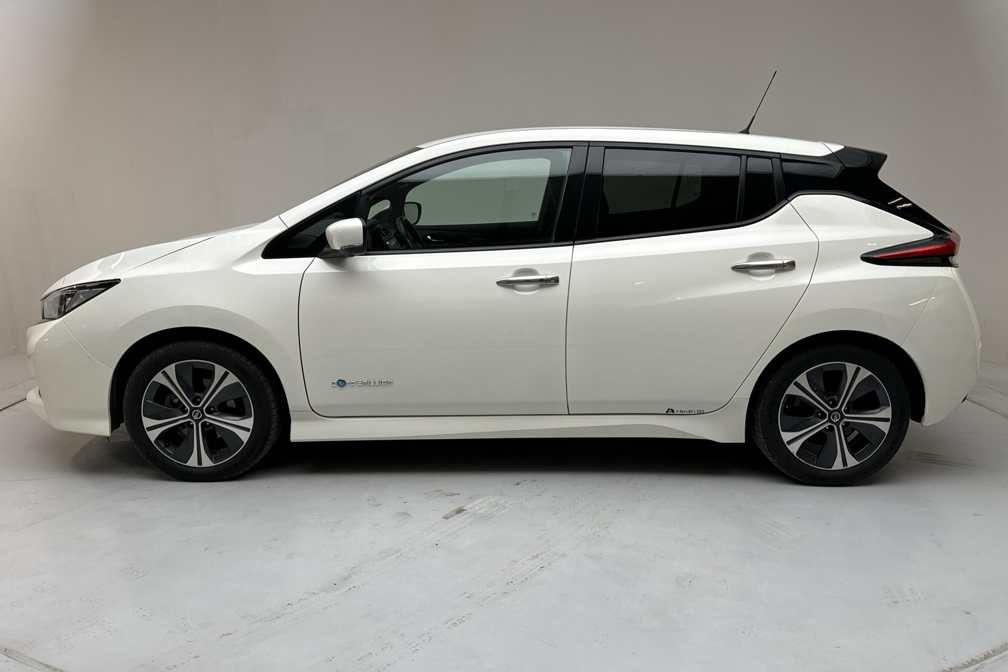 Nissan LEAF 5dr 39 kWh (150hk) - 96 200 km - Automatic - white - 2019