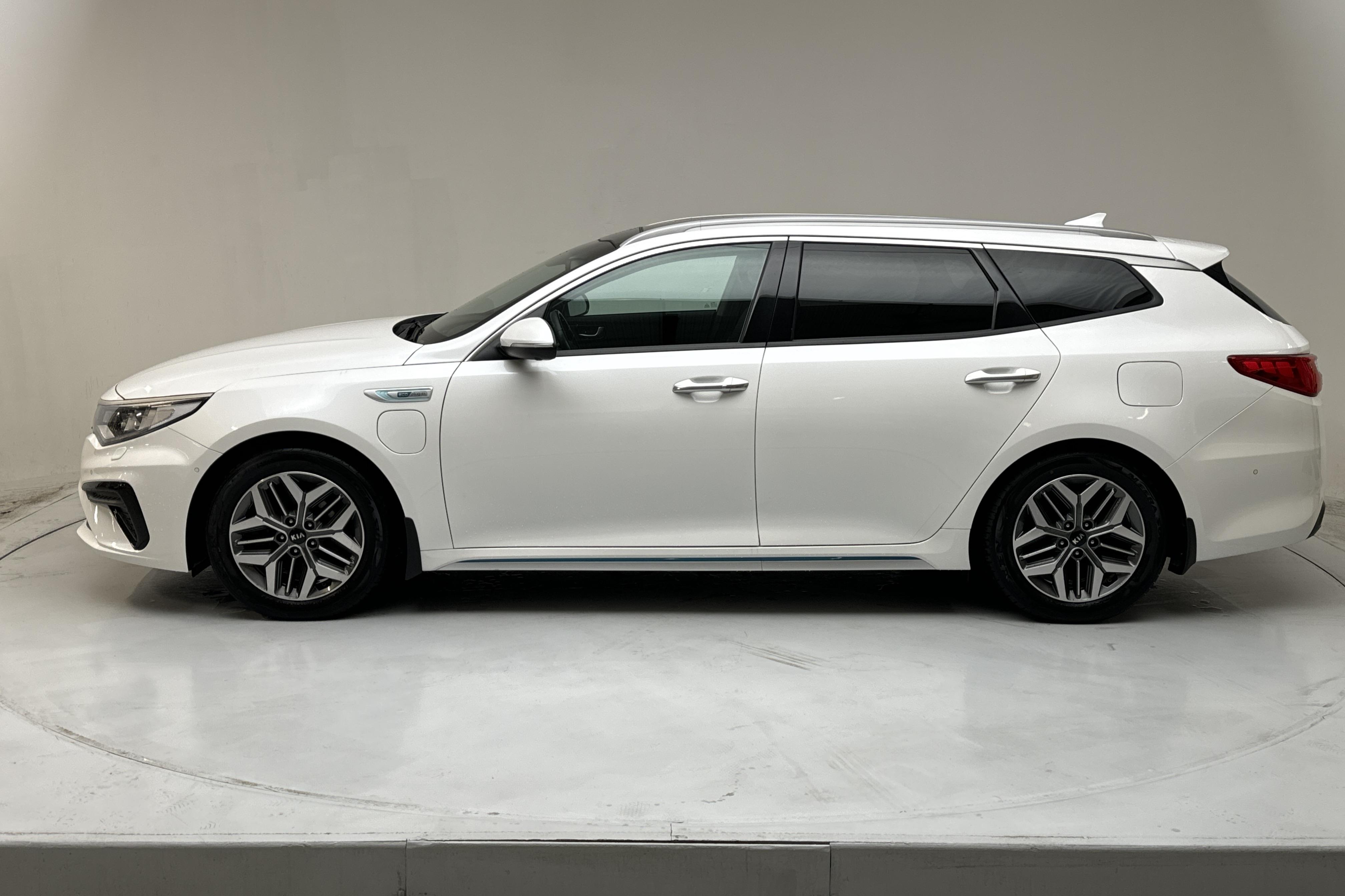 KIA Optima 2.0 GDi Plug-in Hybrid SW (205hk) - 75 560 km - Automaatne - valge - 2020