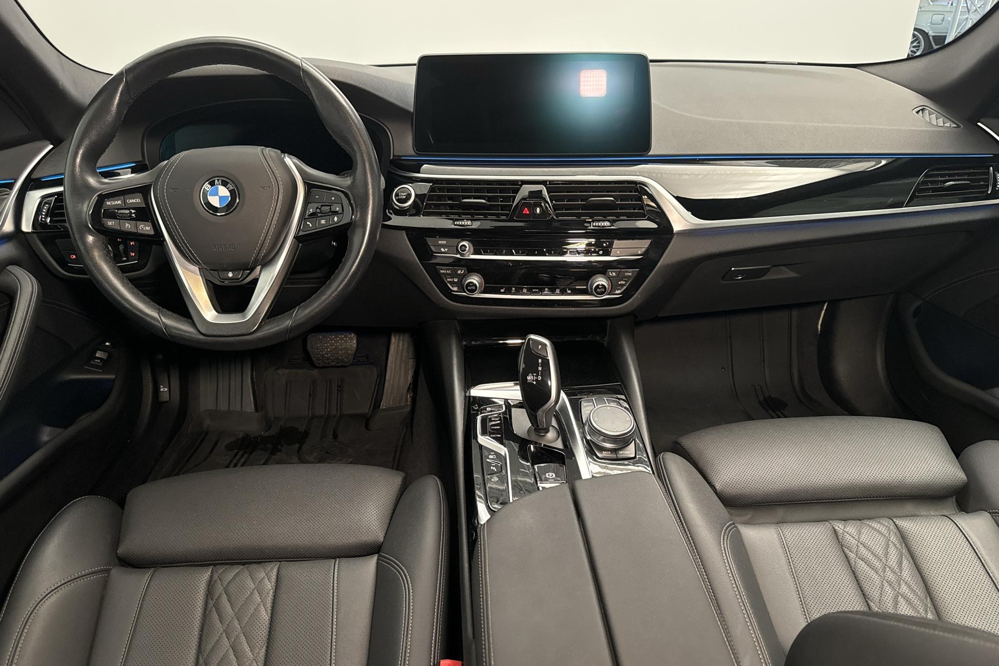 BMW 530e xDrive Touring, G31 12kWh LCI (292hk) - 65 420 km - Automatyczna - szary - 2021