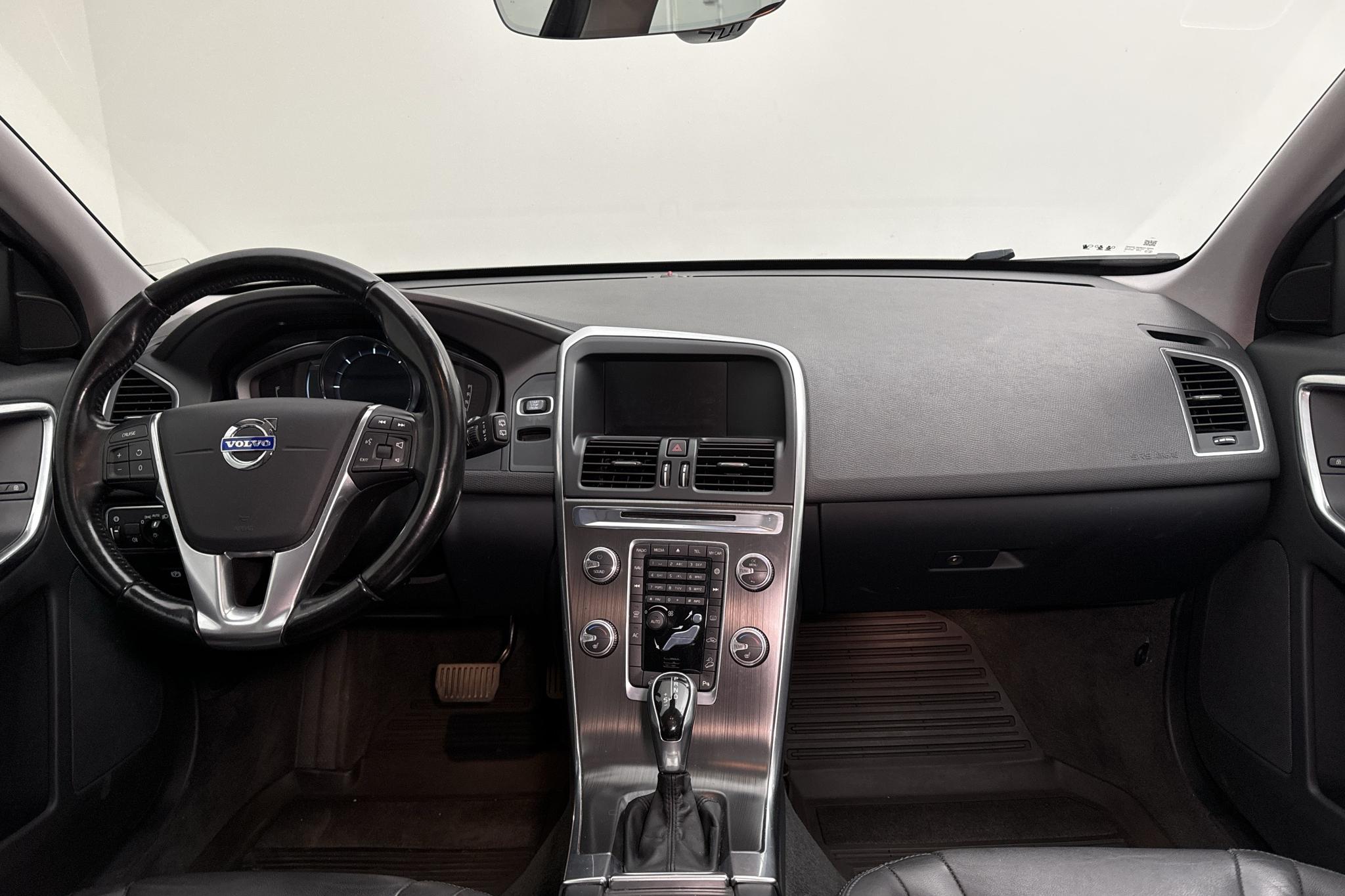 Volvo XC60 D4 AWD (181hk) - 126 550 km - Automaatne - sinine - 2015