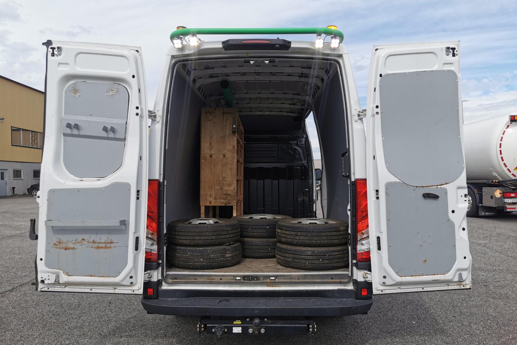 Iveco DAILY 50 - 35 016 km - Automatic - white - 2021