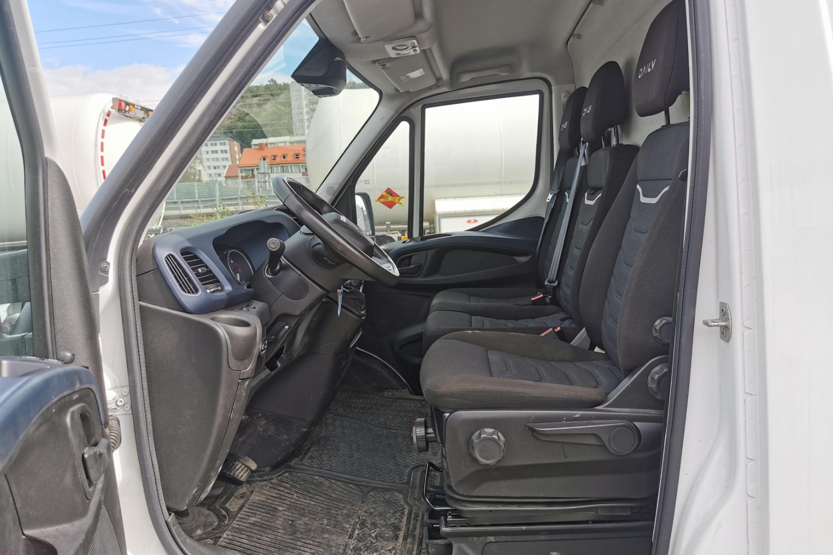 Iveco DAILY 50 - 35 016 km - Automat - vit - 2021