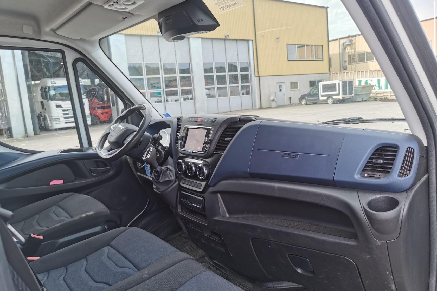 Iveco DAILY 50 - 35 016 km - Automat - vit - 2021