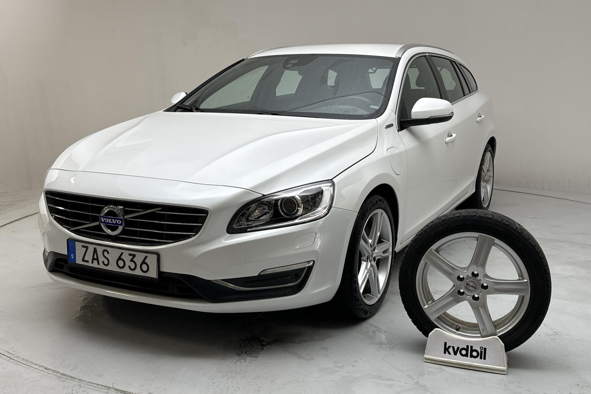 Volvo V60 D5 AWD Twin Engine (163hk) - 87 700 km - Automatyczna - biały - 2018