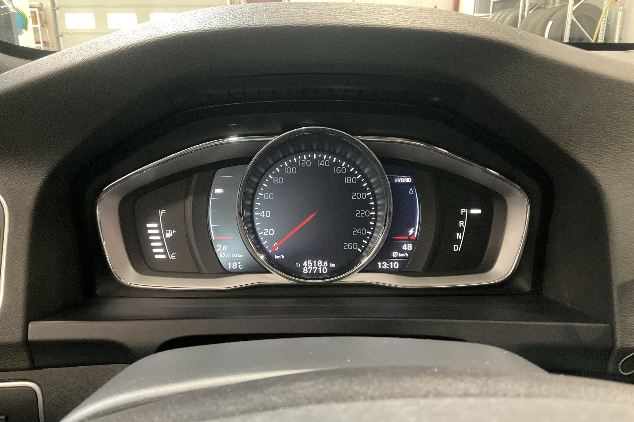 Volvo V60 D5 AWD Twin Engine (163hk) - 87 700 km - Automatyczna - biały - 2018