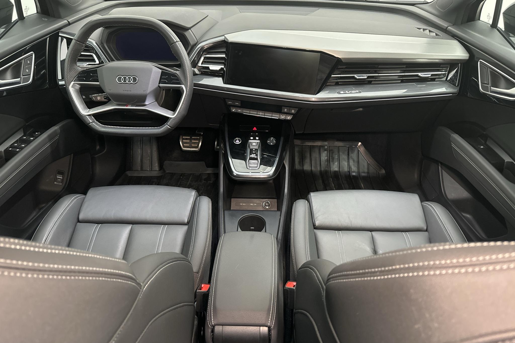Audi Q4 50 e-tron quattro 77 kWh (299hk) - 26 330 km - Automatyczna - czarny - 2023