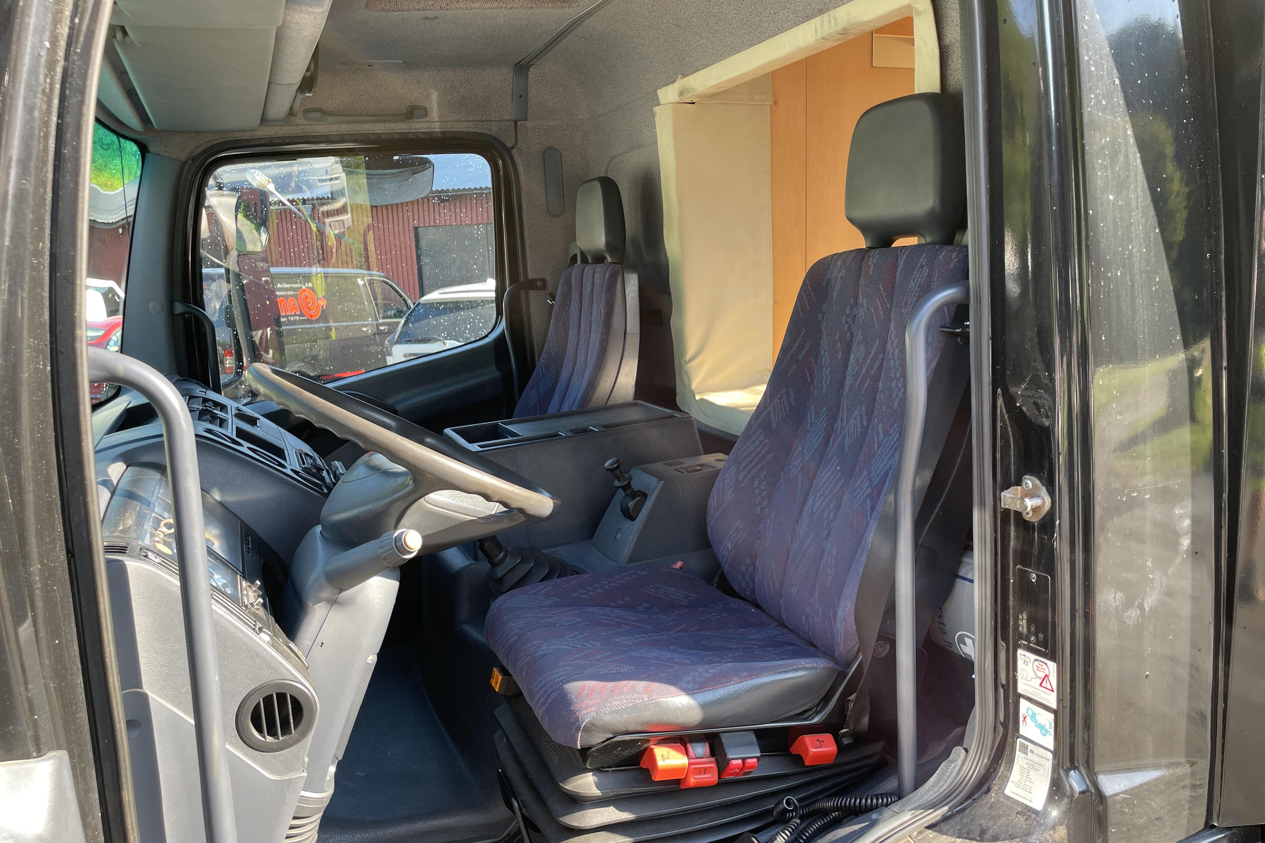 MERCEDES ATEGO 815 - 314 962 km - Manuell - svart - 2000