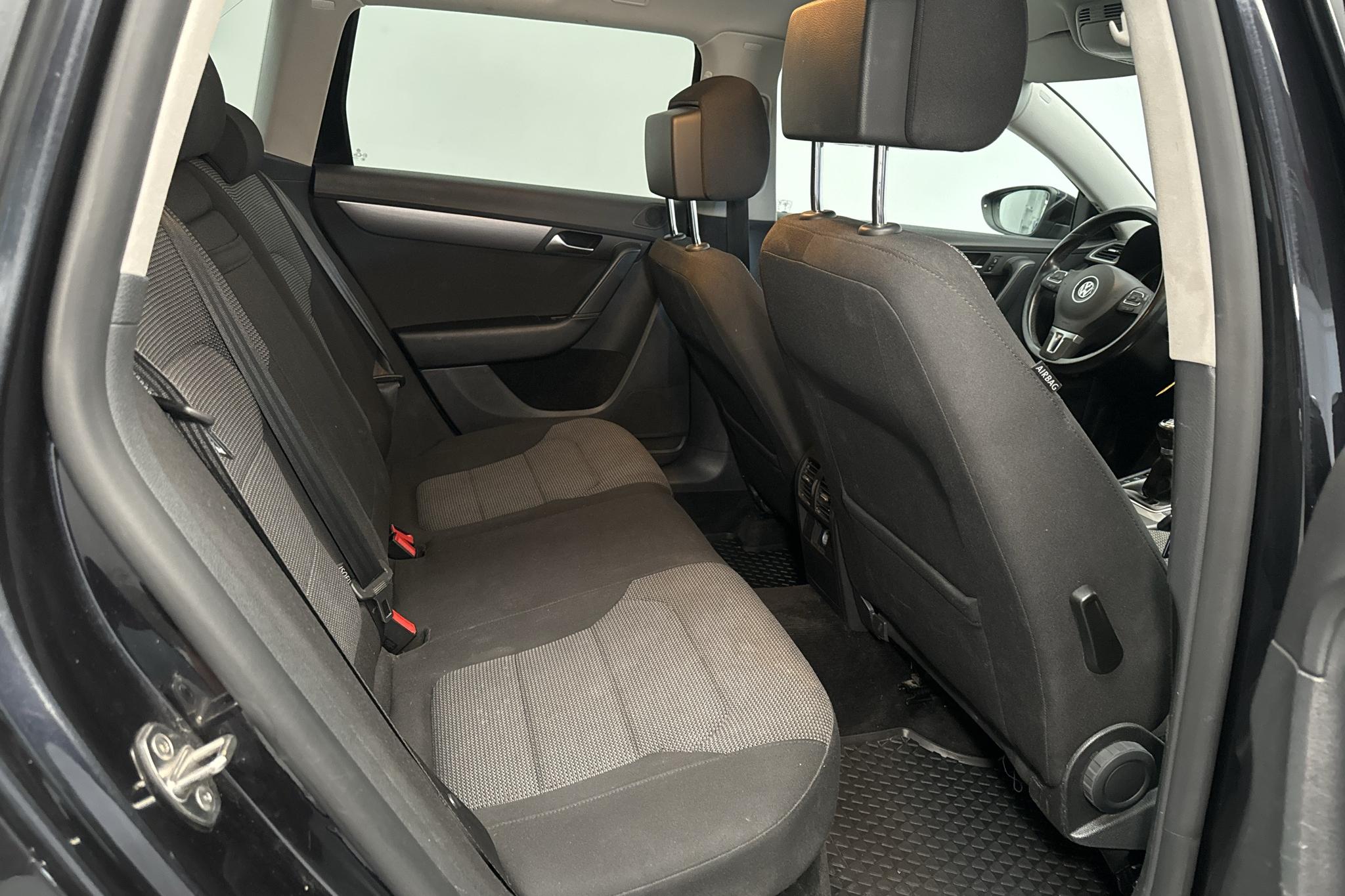 VW Passat 2.0 TDI BlueMotion Technology Variant 4Motion (140hk) - 187 450 km - Manuaalinen - musta - 2012