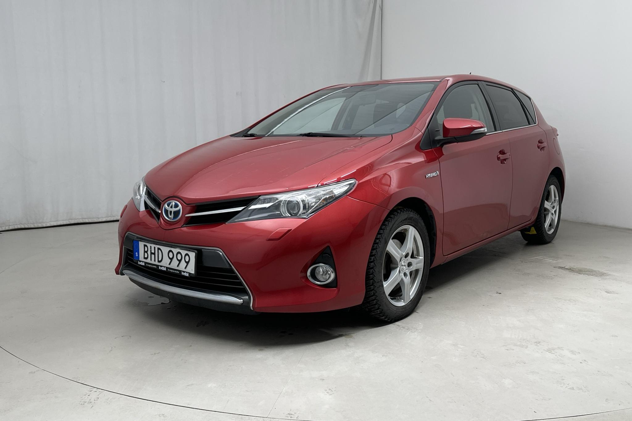 Toyota Auris 1.8 HSD 5dr (99hk) - 77 900 km - Automaattinen - Dark Red - 2014