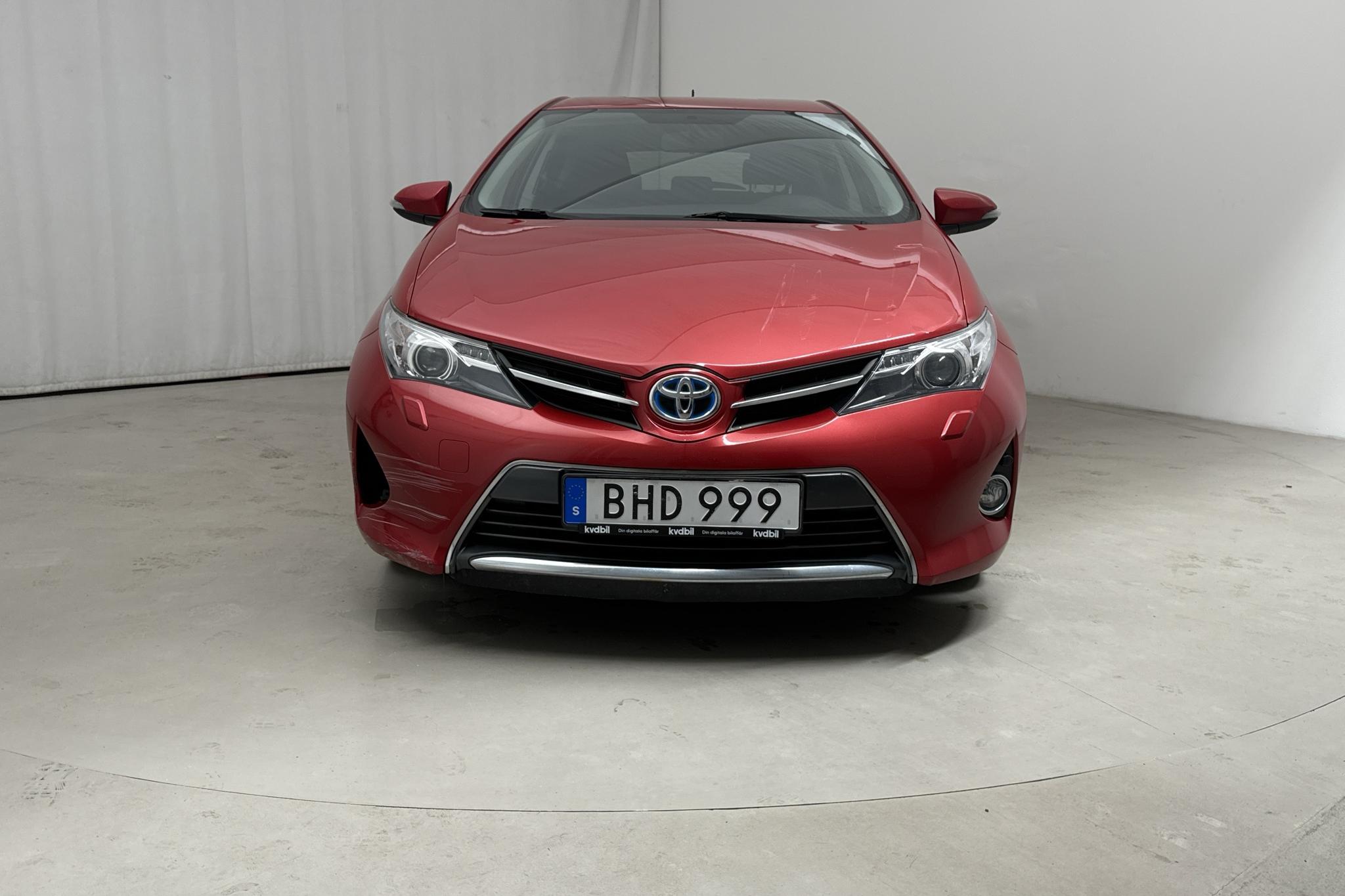 Toyota Auris 1.8 HSD 5dr (99hk) - 77 900 km - Automaattinen - Dark Red - 2014