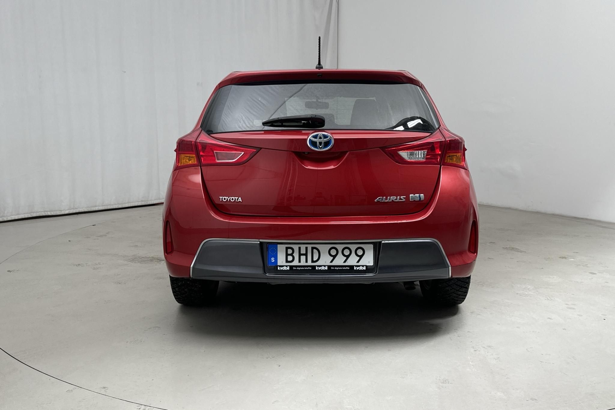 Toyota Auris 1.8 HSD 5dr (99hk) - 77 900 km - Automaattinen - Dark Red - 2014