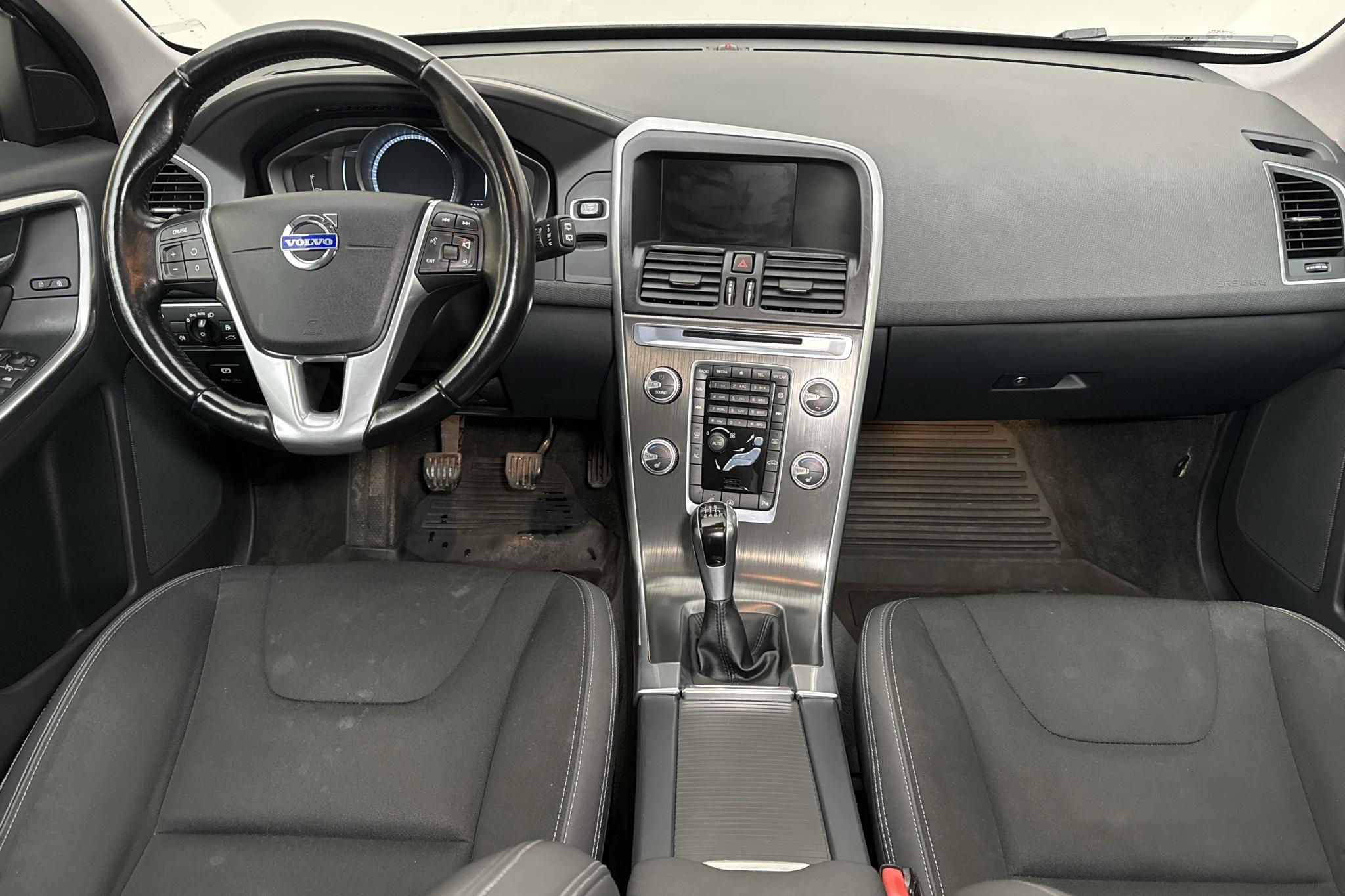 Volvo XC60 D4 2WD (181hk) - 147 530 km - Käsitsi - valge - 2015