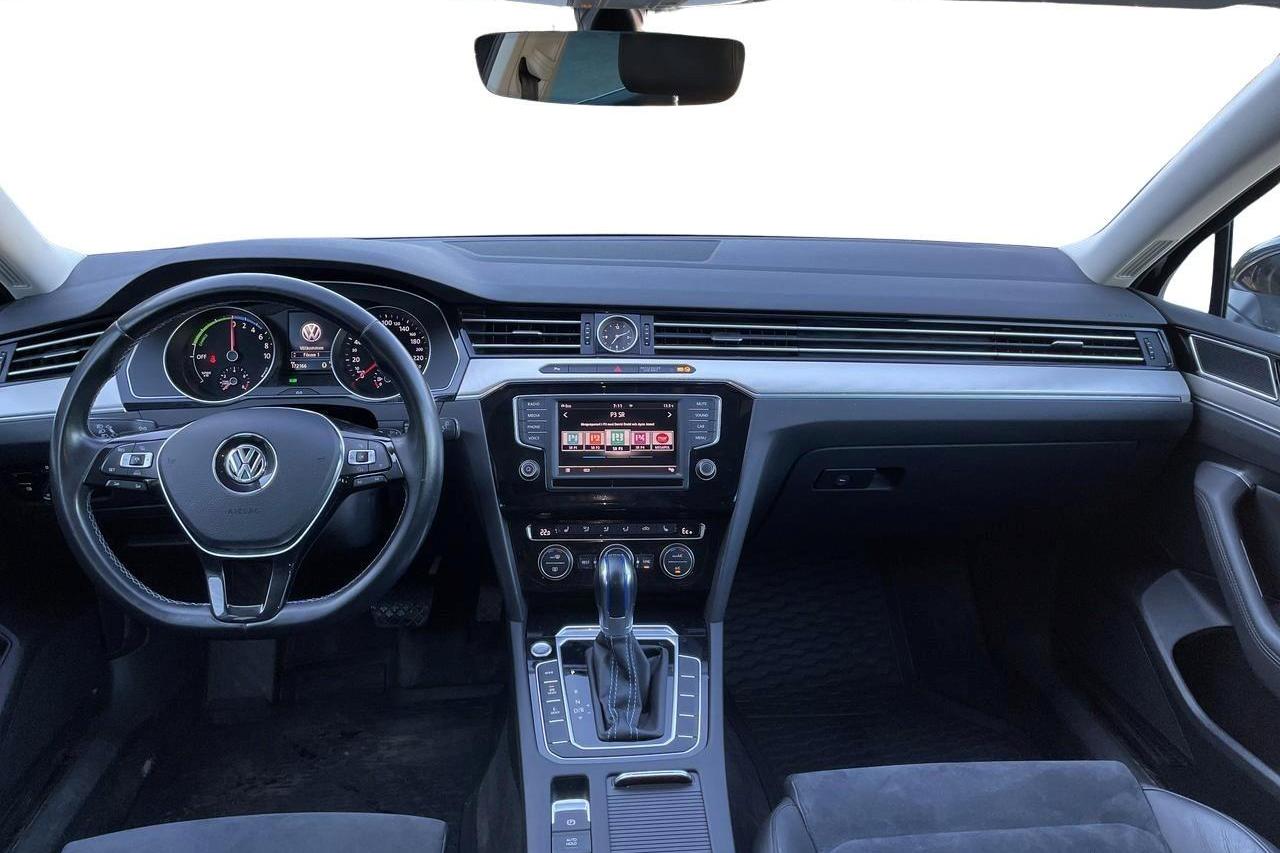 VW Passat 1.4 Plug-in-Hybrid Sportscombi (218hk) - 17 216 mil - Automat - svart - 2017