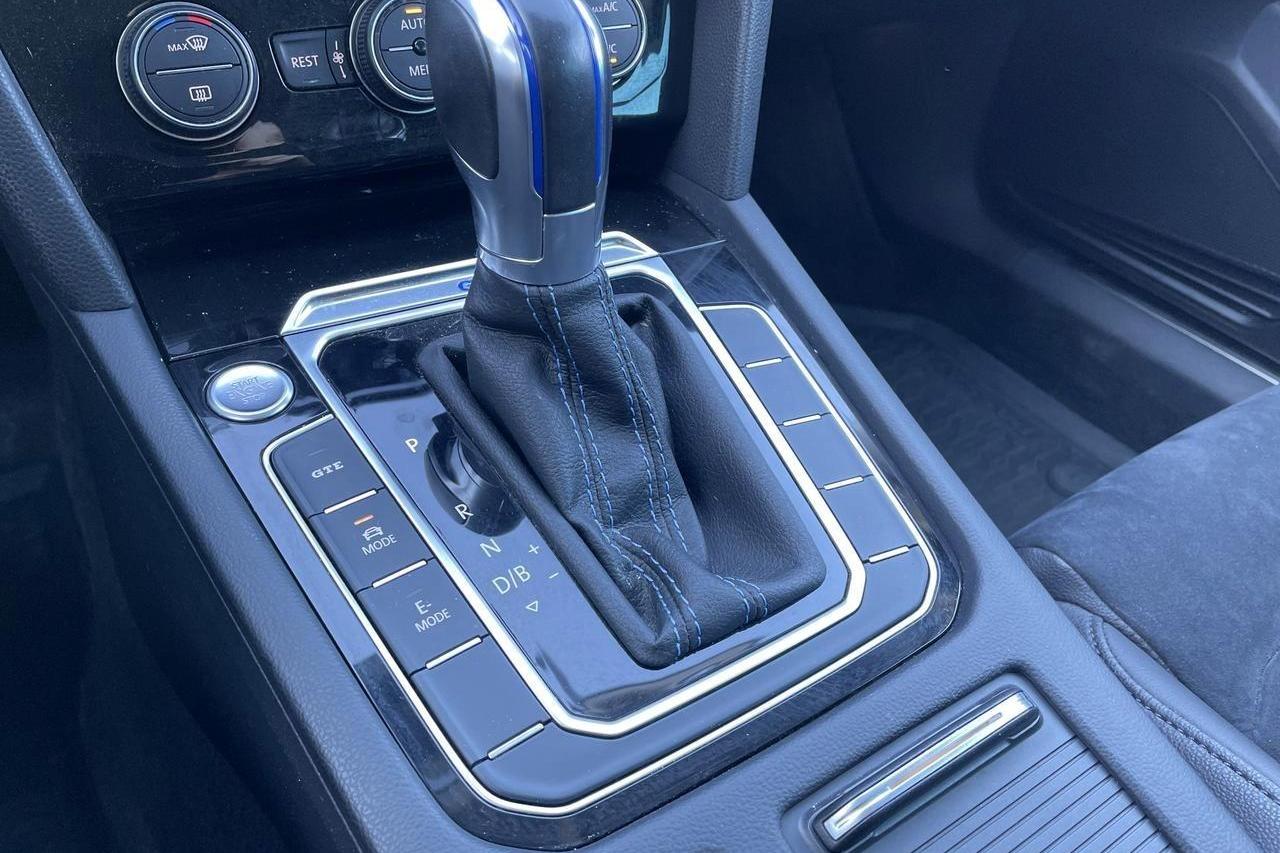 VW Passat 1.4 Plug-in-Hybrid Sportscombi (218hk) - 17 216 mil - Automat - svart - 2017