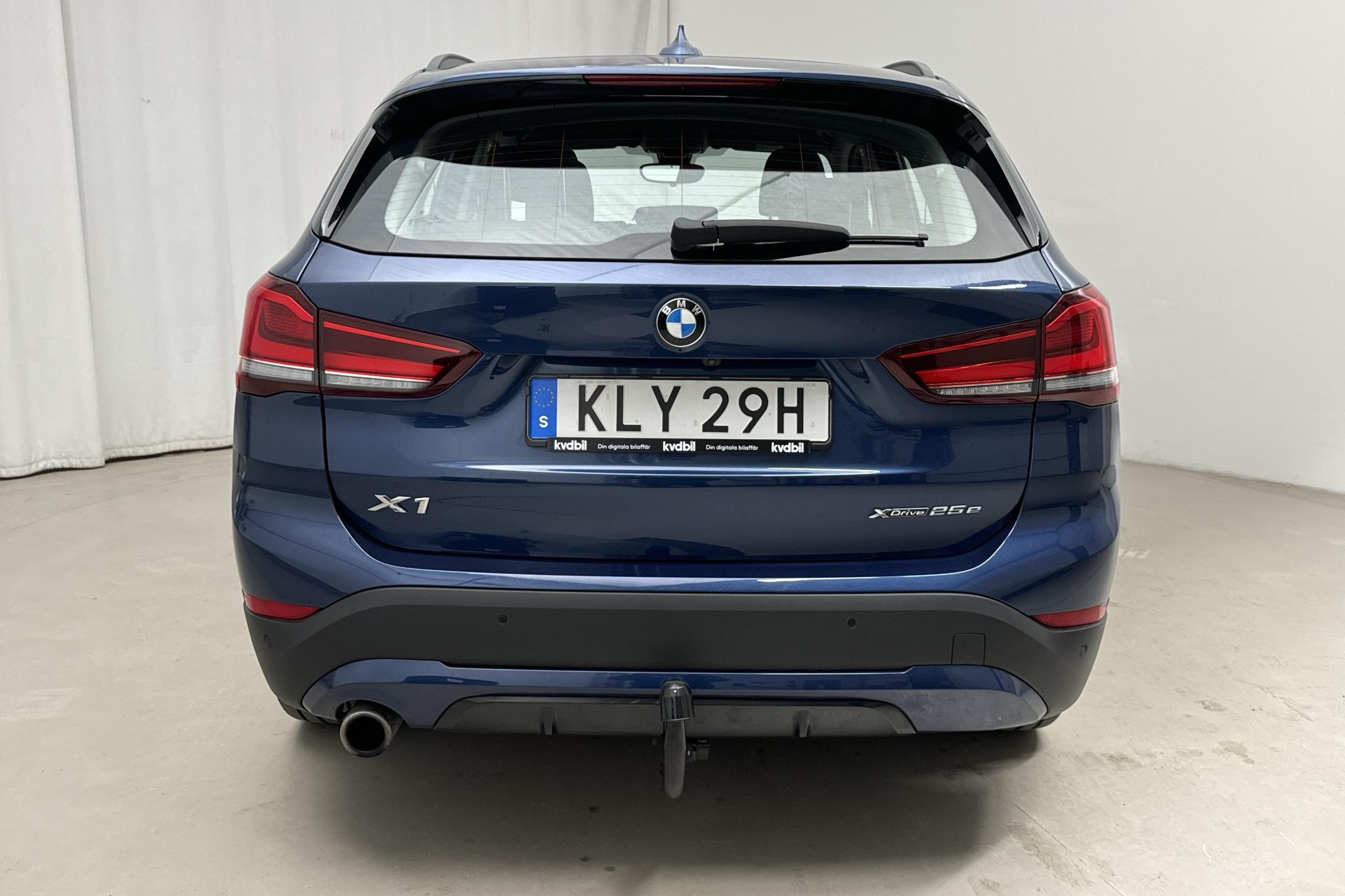 BMW X1 xDrive25e 9,7 kWh LCI, F48 (220hk) - 5 043 mil - Automat - blå - 2021