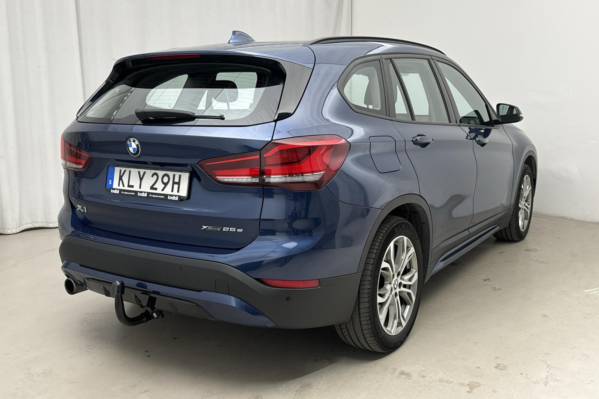 BMW X1 xDrive25e 9,7 kWh LCI, F48 (220hk) - 5 043 mil - Automat - blå - 2021