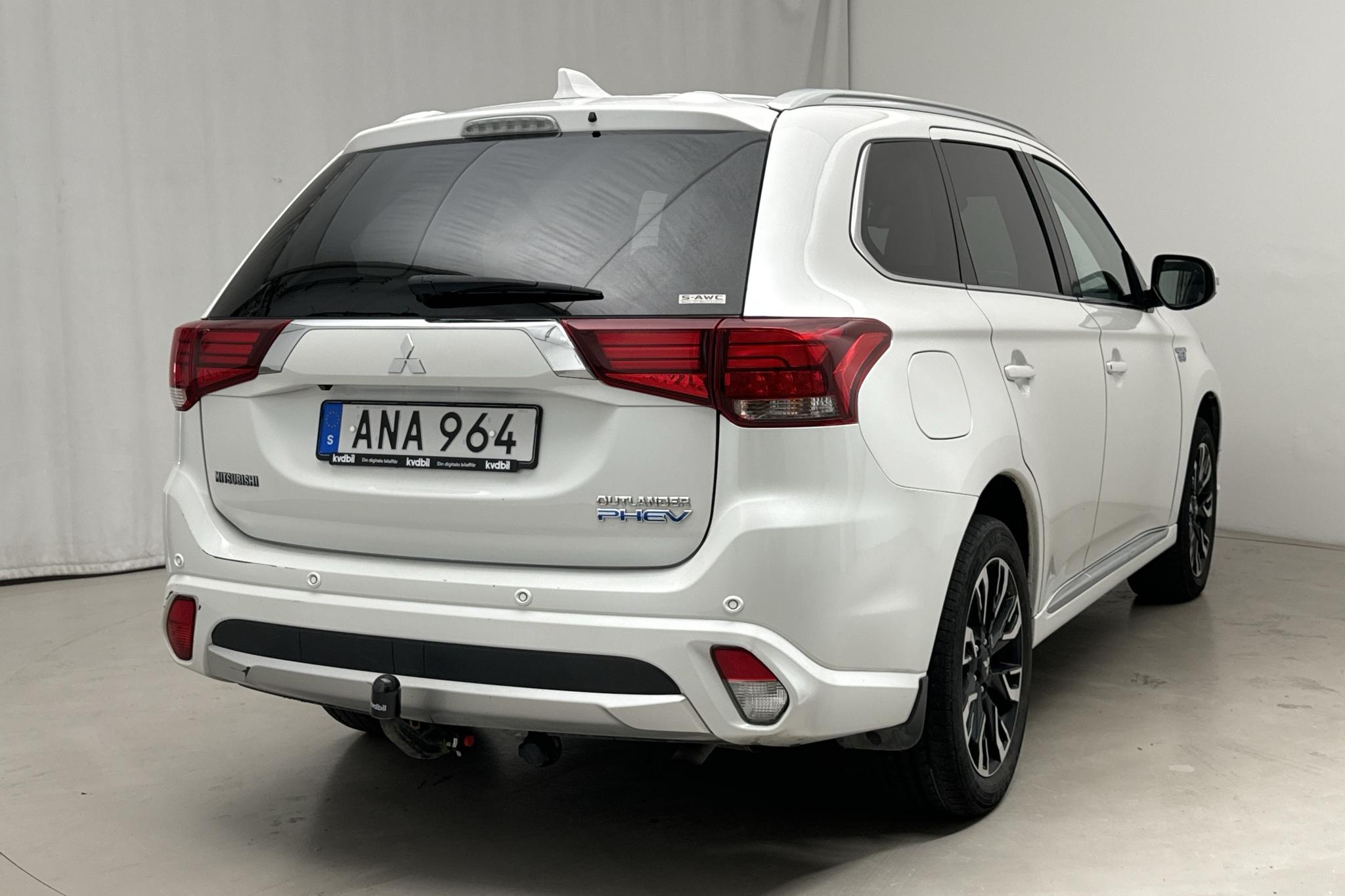 Mitsubishi Outlander 2.0 Plug-in Hybrid 4WD (121hk) - 91 400 km - Automaatne - valge - 2018