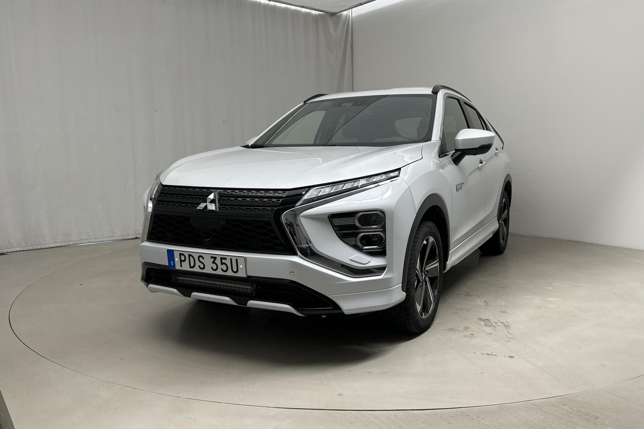 Mitsubishi Eclipse Cross 2.4 PHEV 4WD (185hk) - 4 565 mil - Automat - vit - 2021