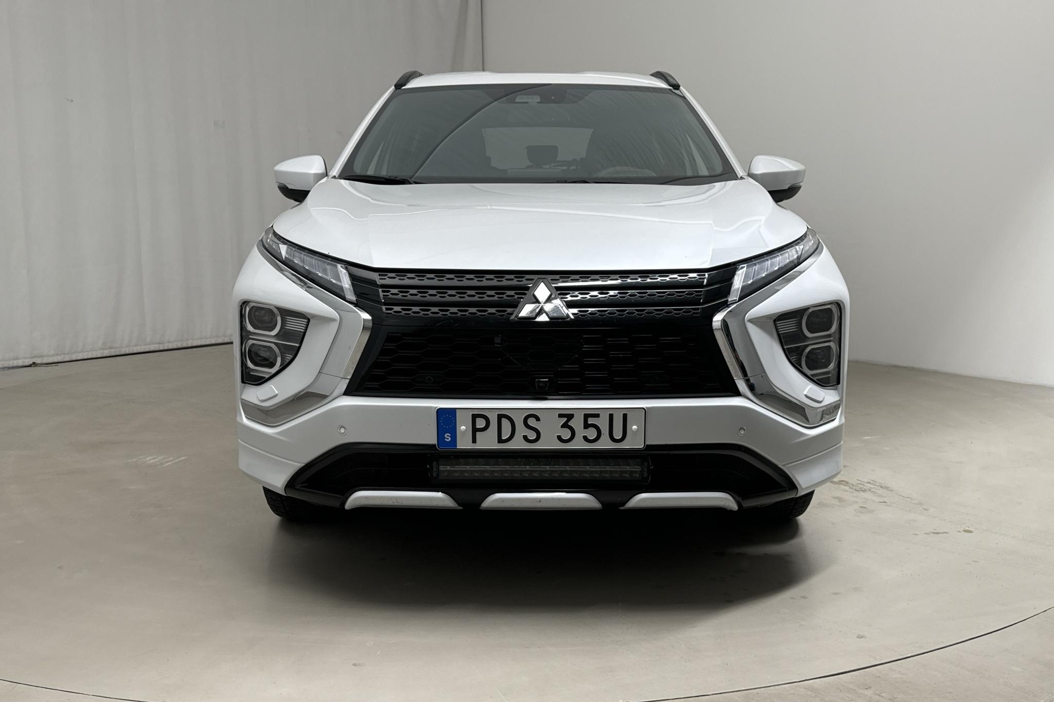 Mitsubishi Eclipse Cross 2.4 PHEV 4WD (185hk) - 4 565 mil - Automat - vit - 2021