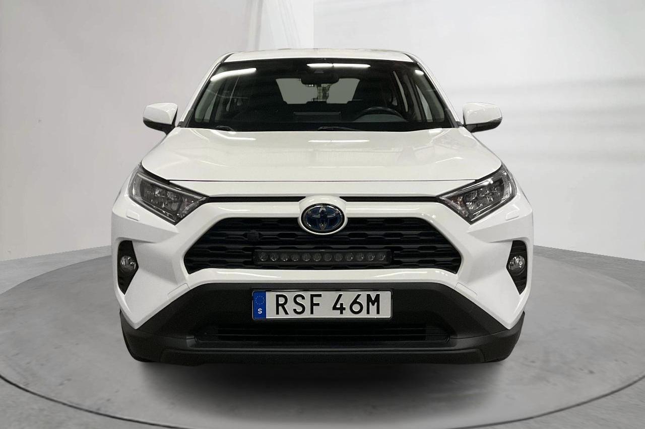 Toyota RAV4 2.5 HSD AWD (222hk) - 12 934 mil - Automat - vit - 2019