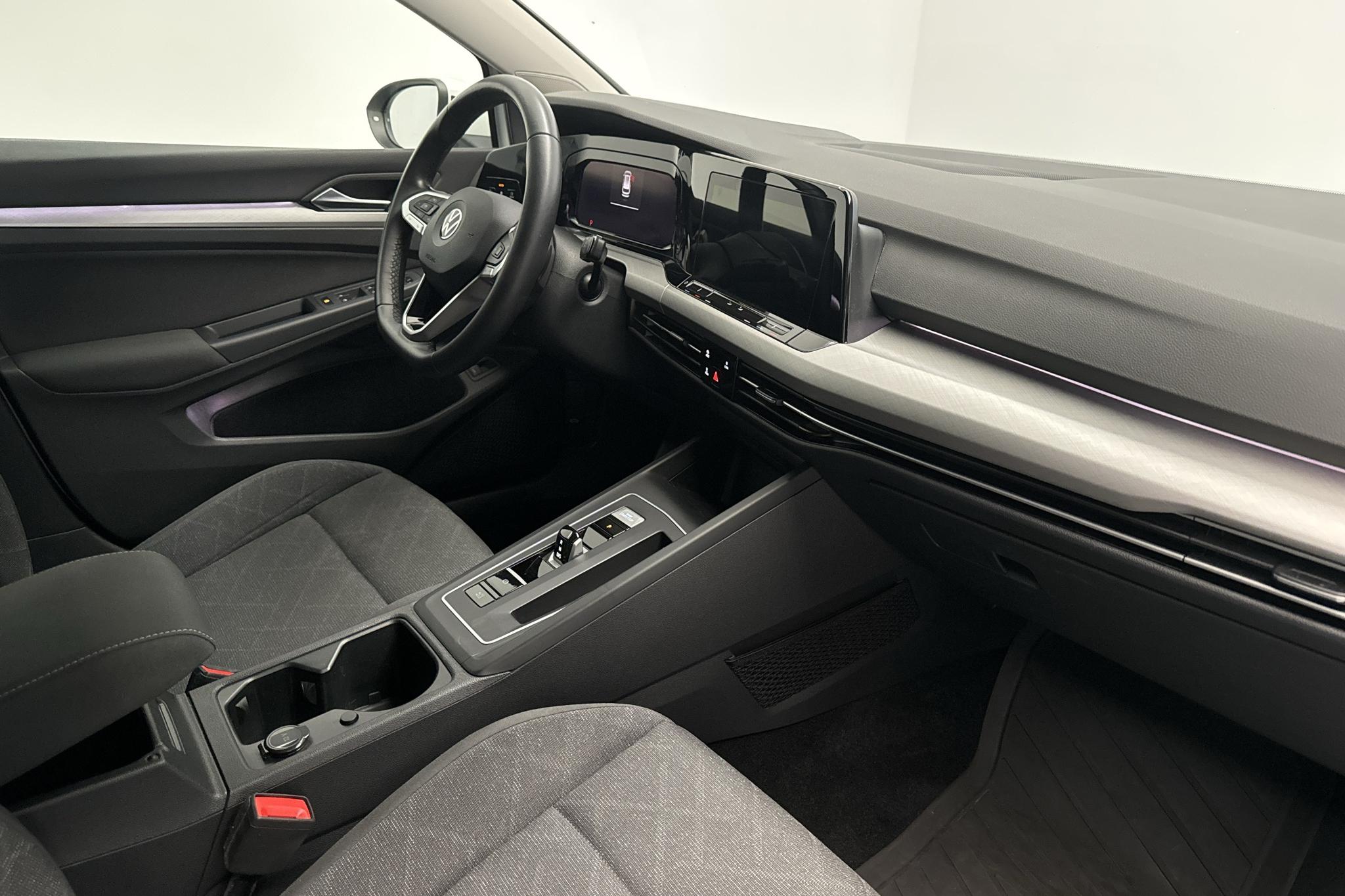 VW Golf VIII 1.5 TGI Sportscombi (130hk) - 72 720 km - Automaatne - valge - 2021