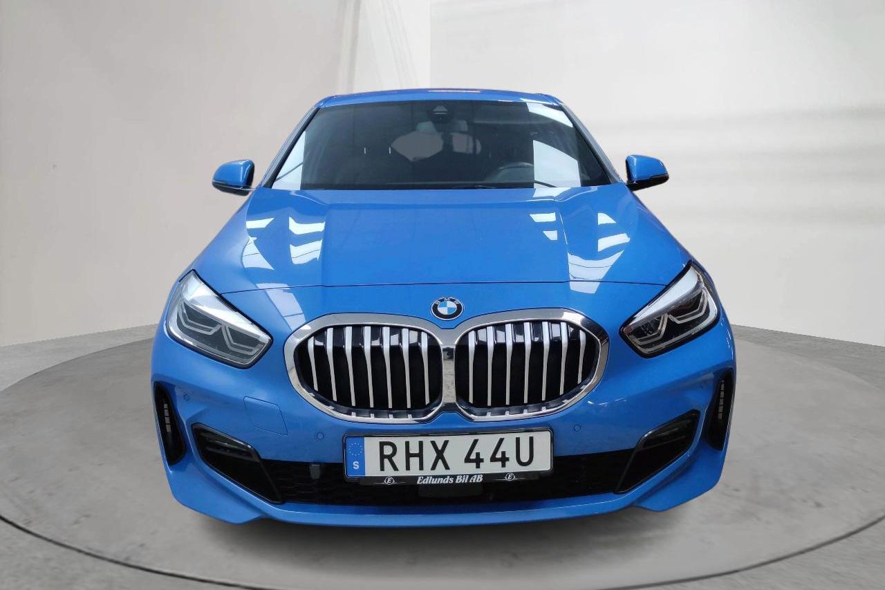 BMW 118i 5dr, F40 (140hk) - 49 310 km - Manualna - niebieski - 2020