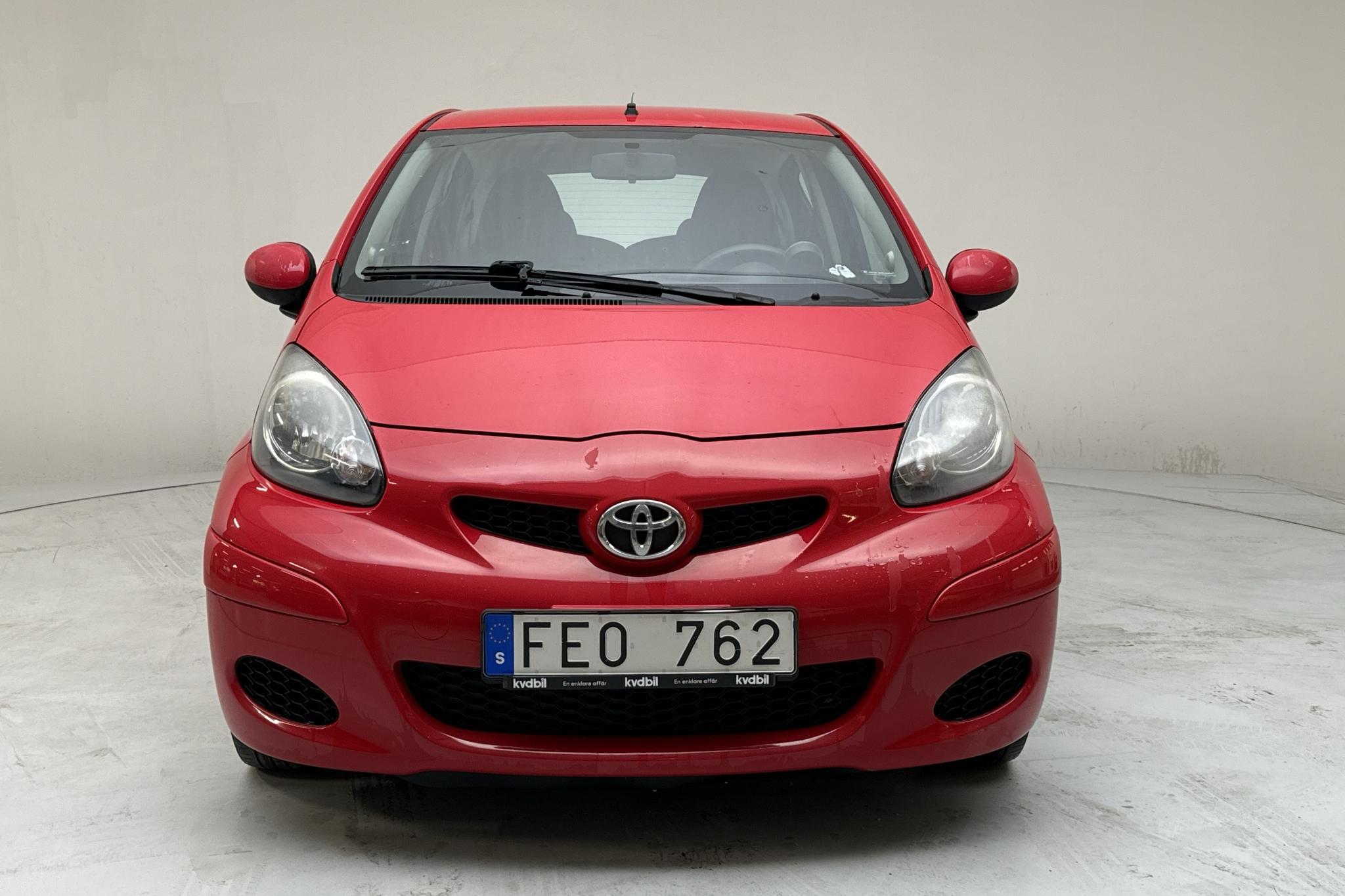 Toyota Aygo 1.0 VVT-i 5dr (68hk) - 118 870 km - Manuaalinen - punainen - 2010