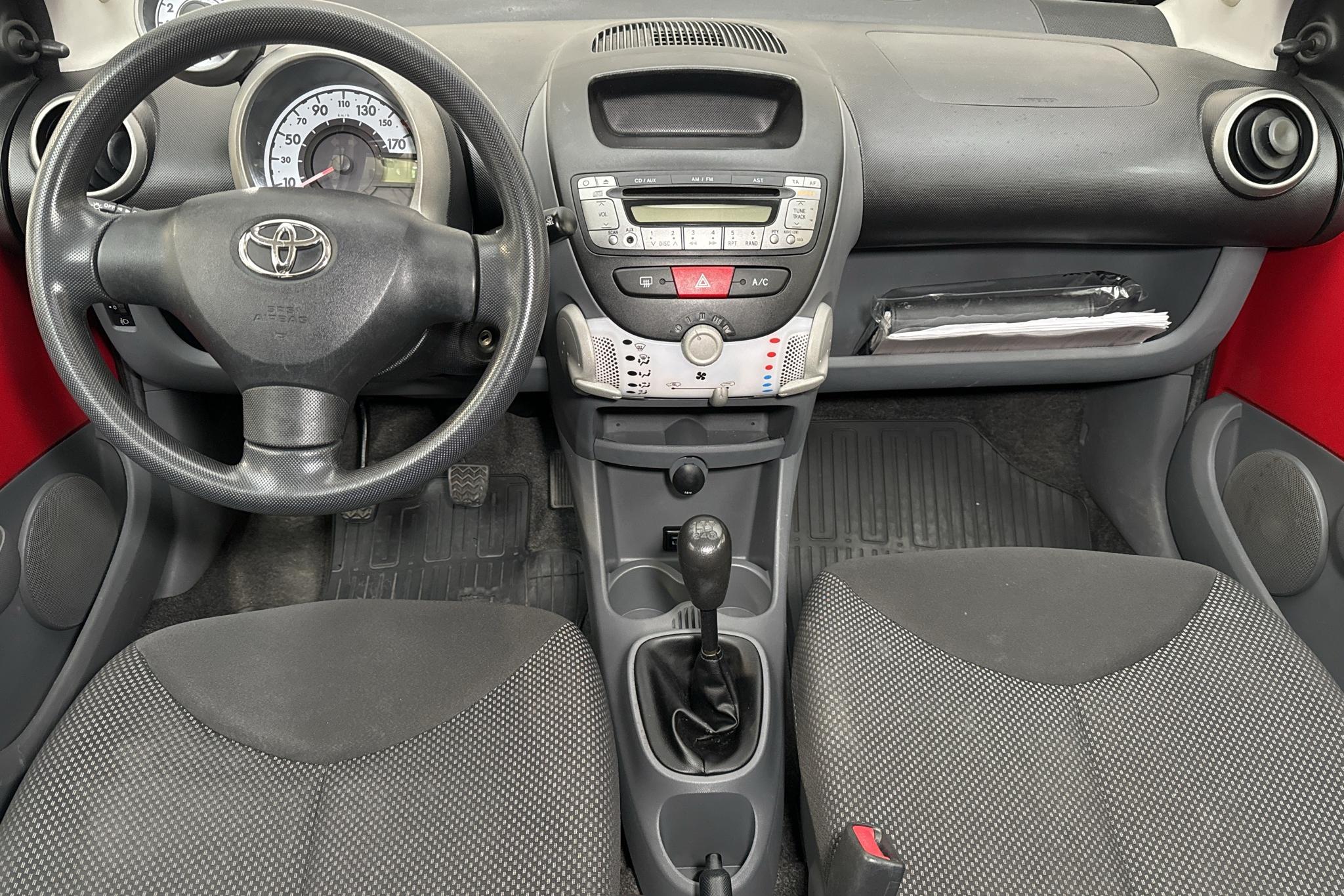 Toyota Aygo 1.0 VVT-i 5dr (68hk) - 118 870 km - Manual - red - 2010