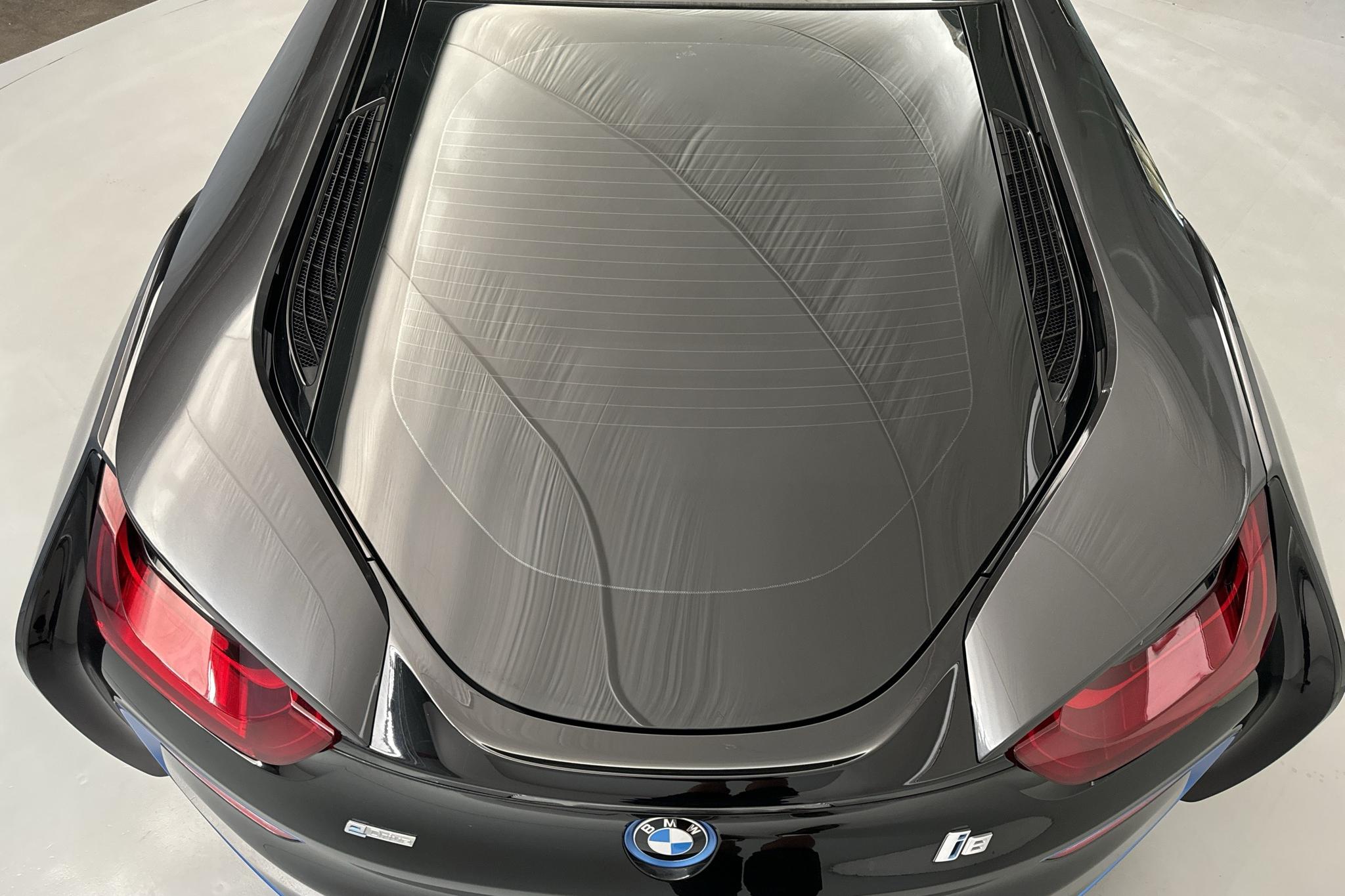 BMW i8, I12 (374hk) - 73 480 km - Automaatne - hall - 2016