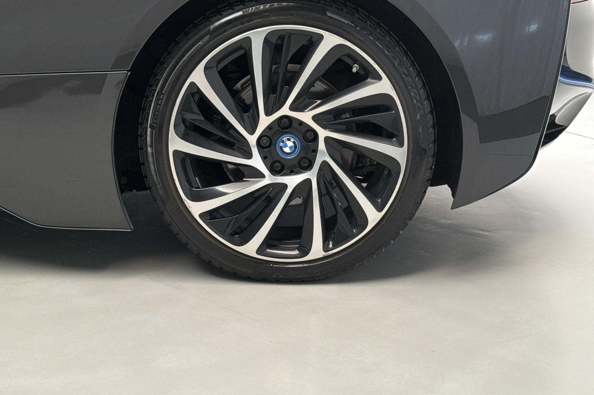 BMW i8, I12 (374hk) - 7 348 mil - Automat - grå - 2016