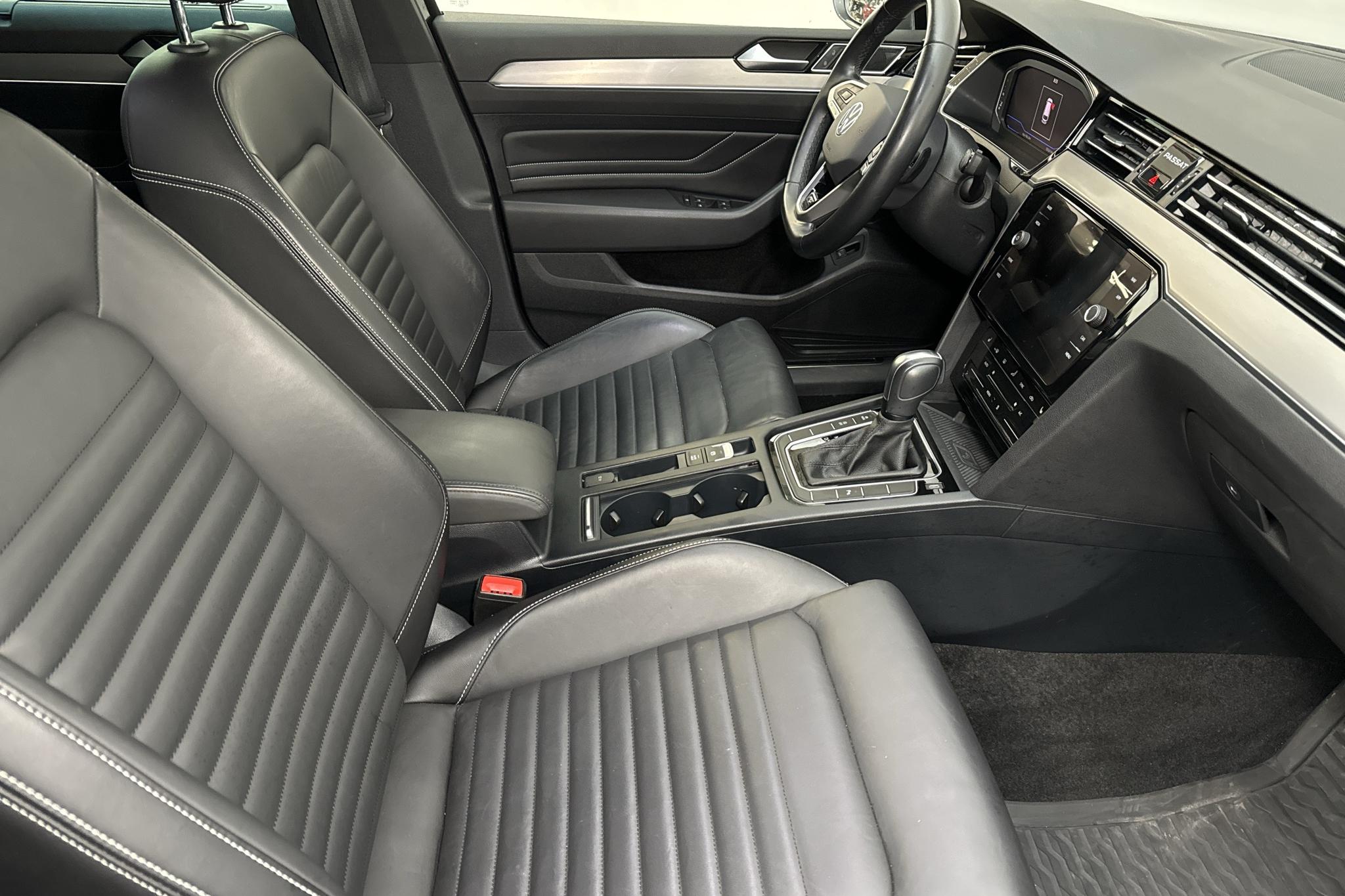VW Passat 2.0 TDI Sportscombi 4Motion (200hk) - 10 026 mil - Automat - svart - 2021
