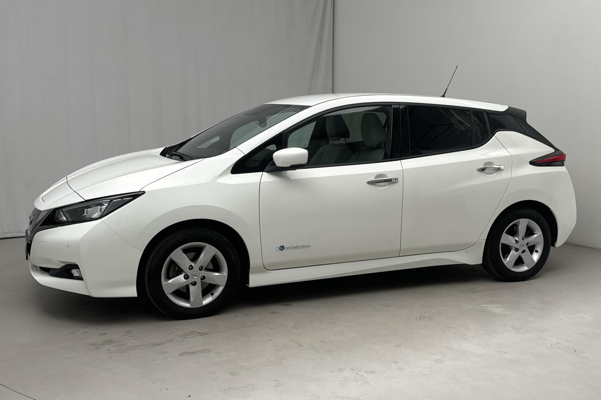 Nissan LEAF 5dr 39 kWh (150hk) - 62 920 km - Automatic - white - 2018