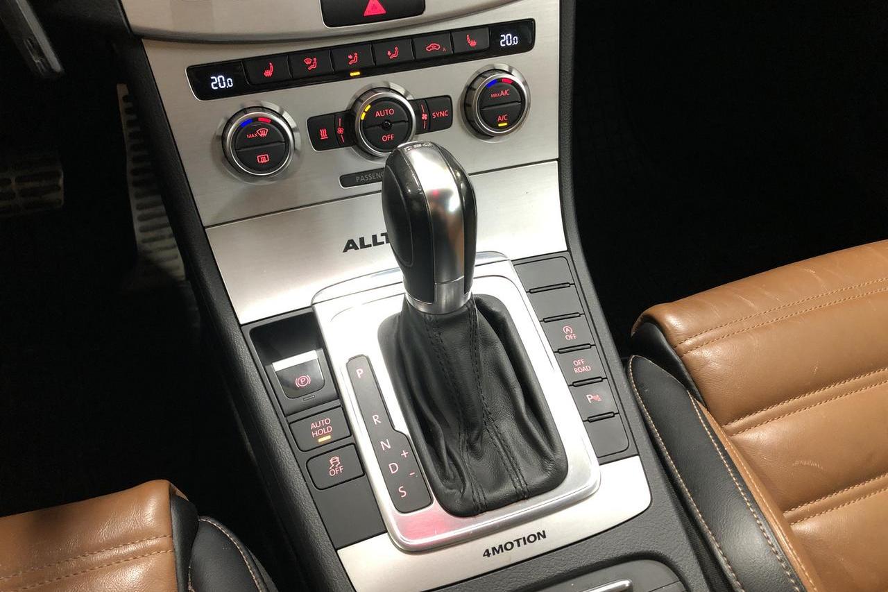 VW Passat Alltrack 2.0 TDI BlueMotion Technology 4Motion (177hk) - 195 050 km - Automatyczna - biały - 2013