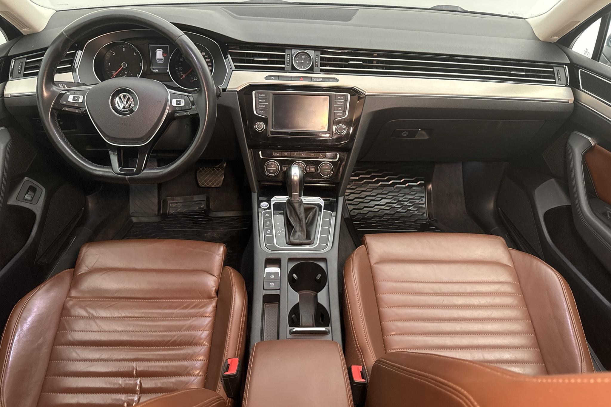 VW Passat 2.0 TDI Sportscombi 4MOTION (190hk) - 14 866 mil - Automat - blå - 2016