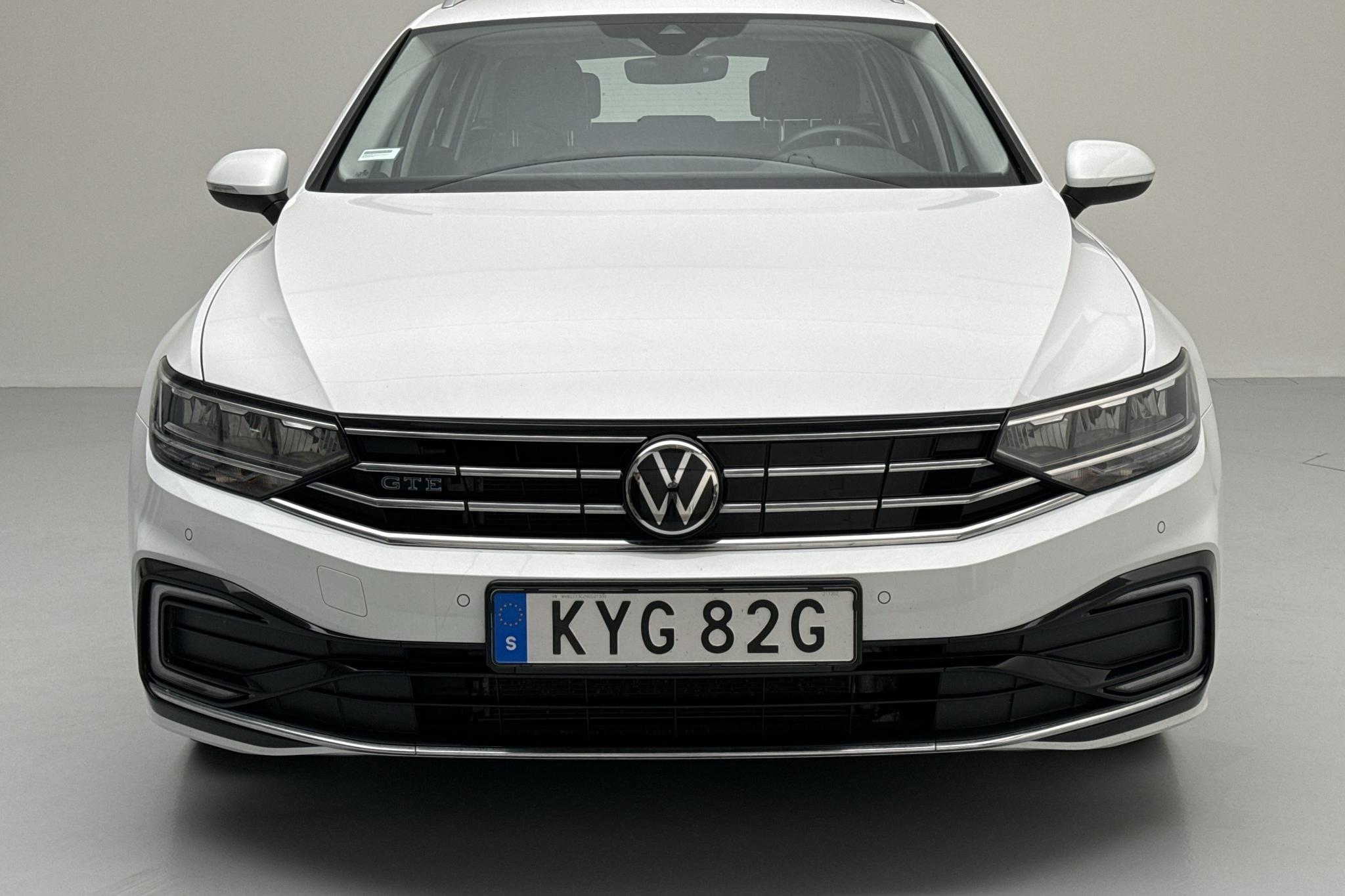 VW Passat 1.4 GTE Sportscombi (218hk) - 47 390 km - Automaattinen - valkoinen - 2022