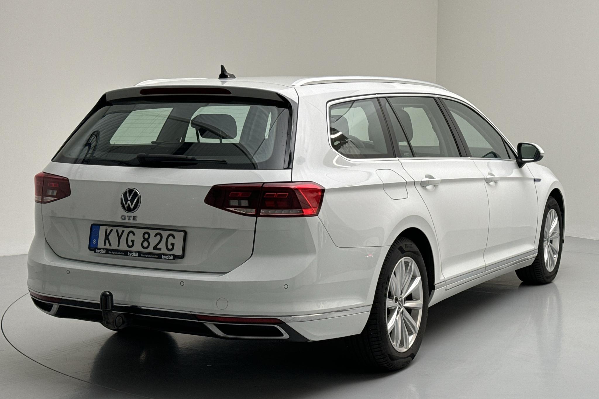 VW Passat 1.4 GTE Sportscombi (218hk) - 47 390 km - Automatyczna - biały - 2022