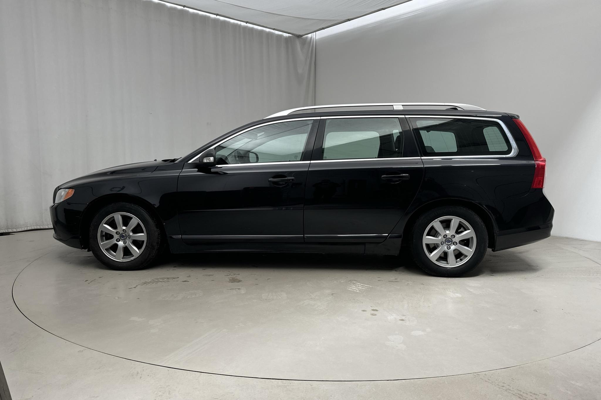 Volvo V70 II D5 (205hk) - 25 762 mil - Manuell - svart - 2011