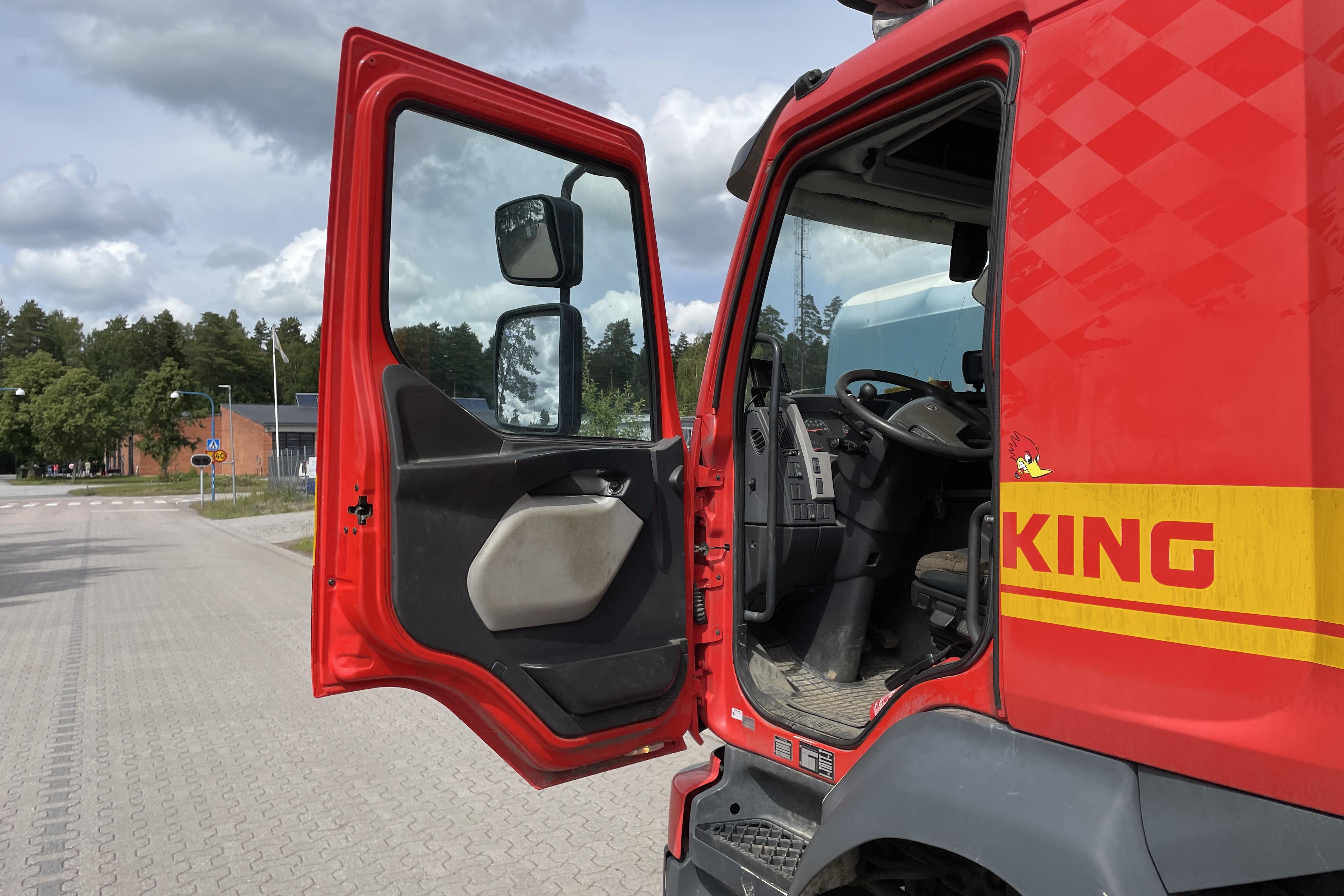 Volvo FL240 - 275 969 km - Automatic - red - 2016